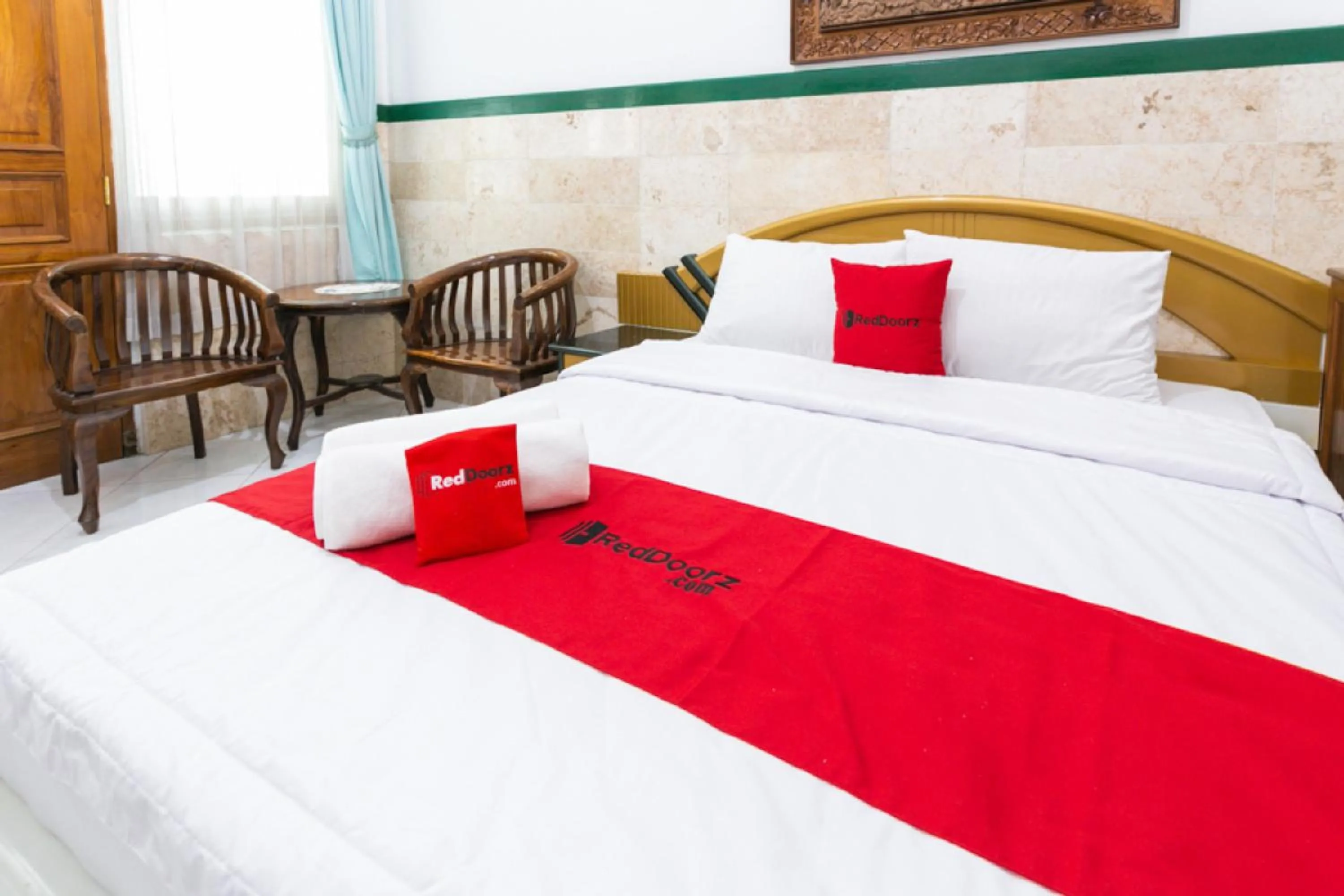 Bedroom, Bed in RedDoorz Syariah near Alun Alun Magelang Bayeman