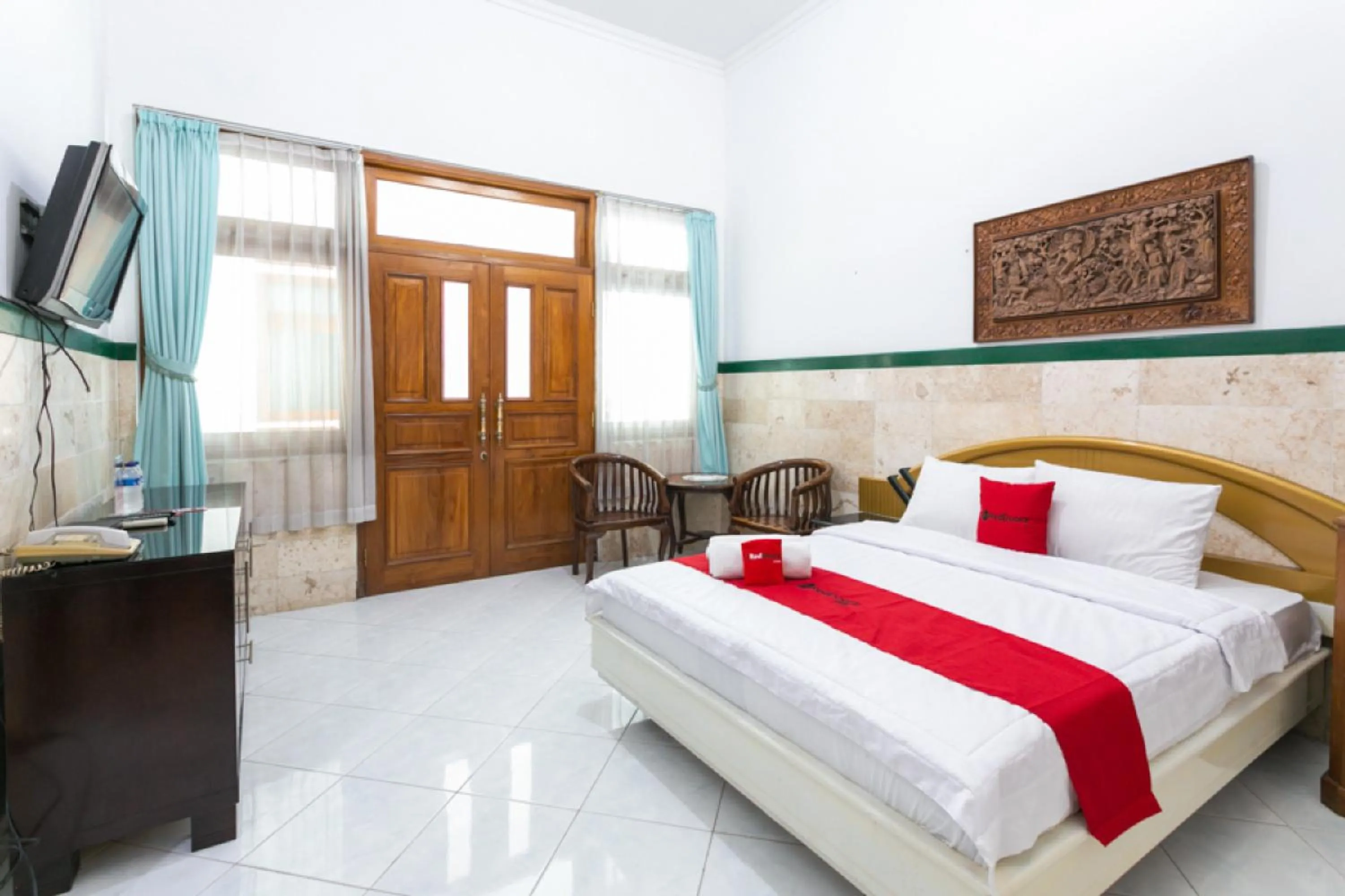Bedroom, Bed in RedDoorz Syariah near Alun Alun Magelang Bayeman