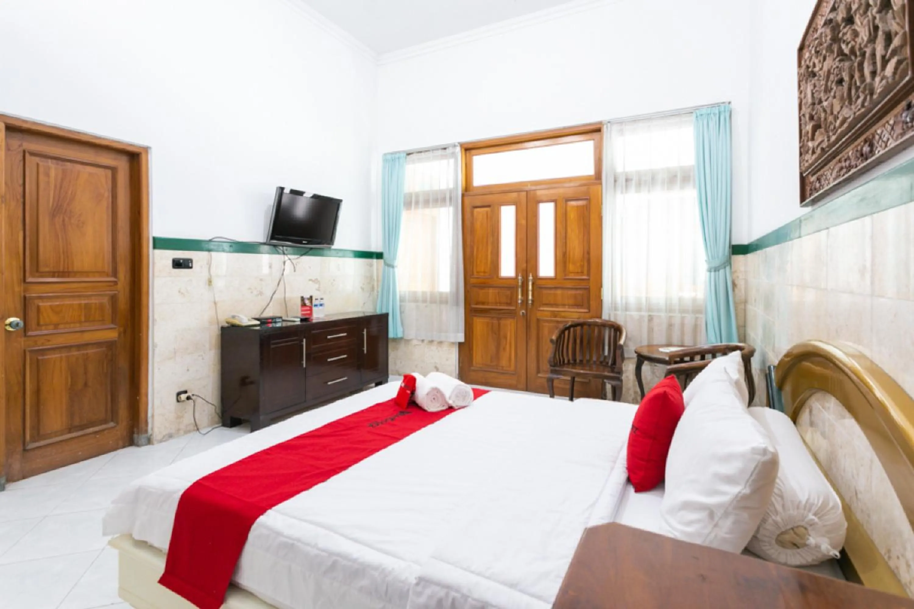 Bedroom, Bed in RedDoorz Syariah near Alun Alun Magelang Bayeman