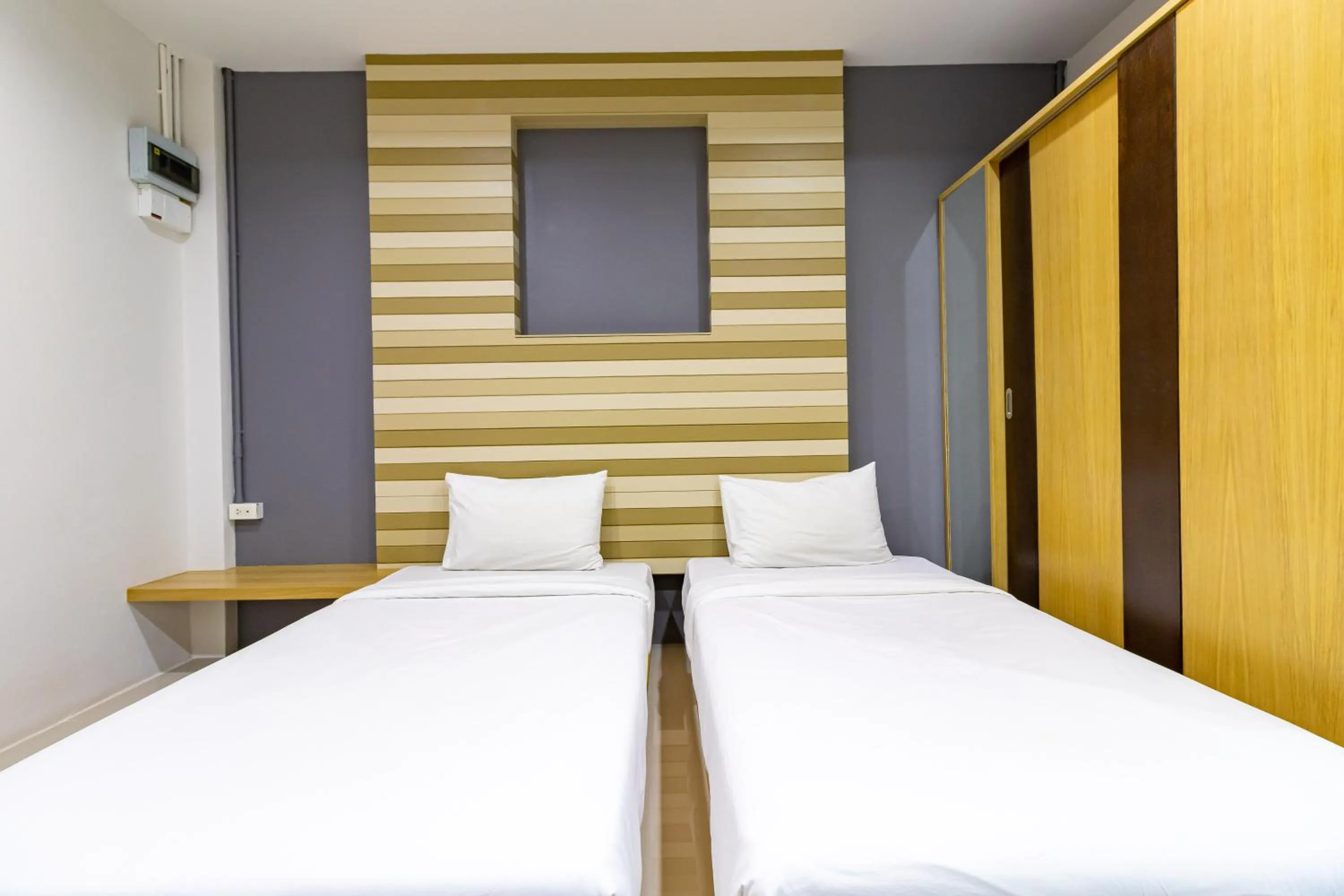 Bedroom, Bed in CS Klongtoey Grand Resort