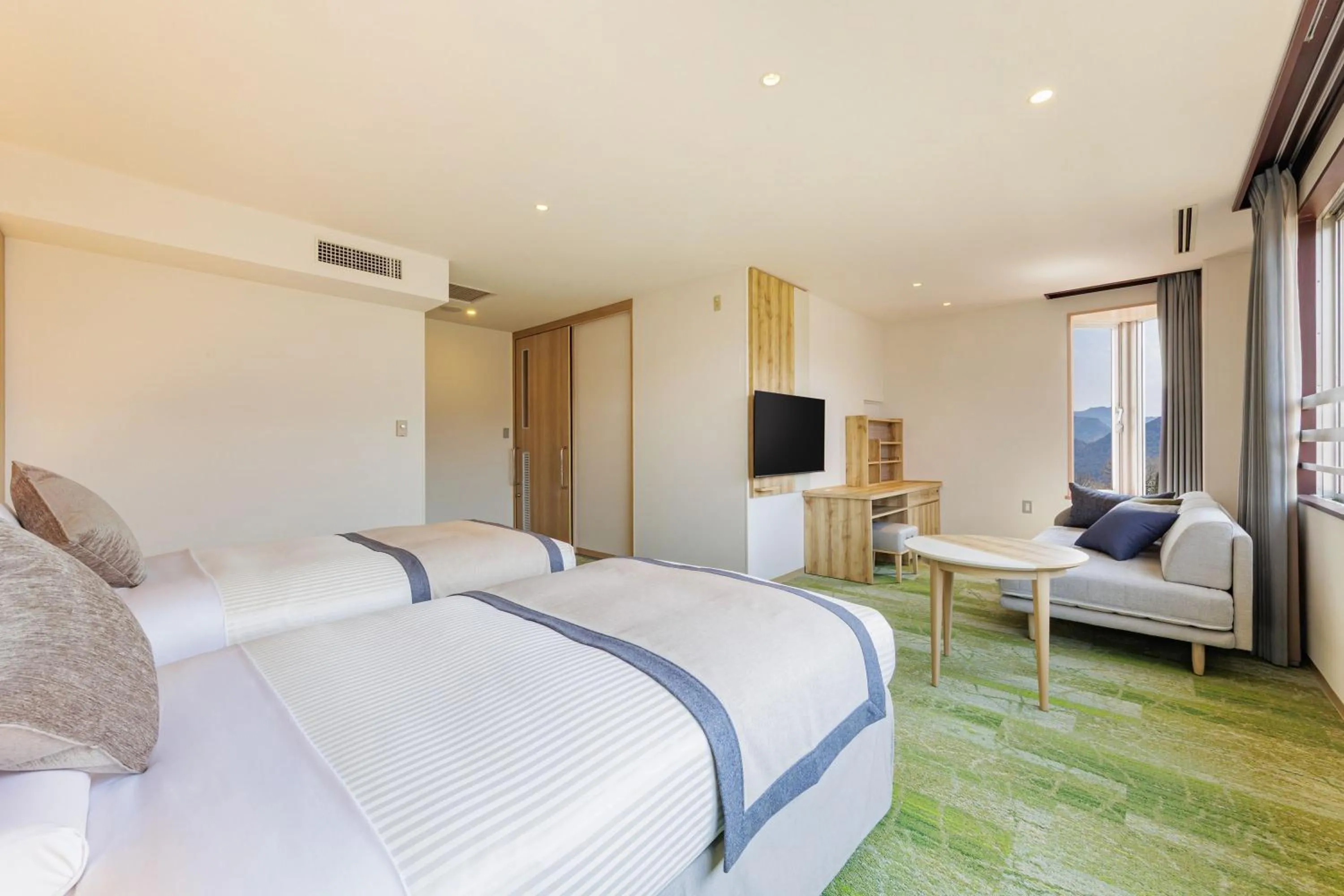 Photo of the whole room, Bed in KAMENOI HOTEL Nagatoro Yorii