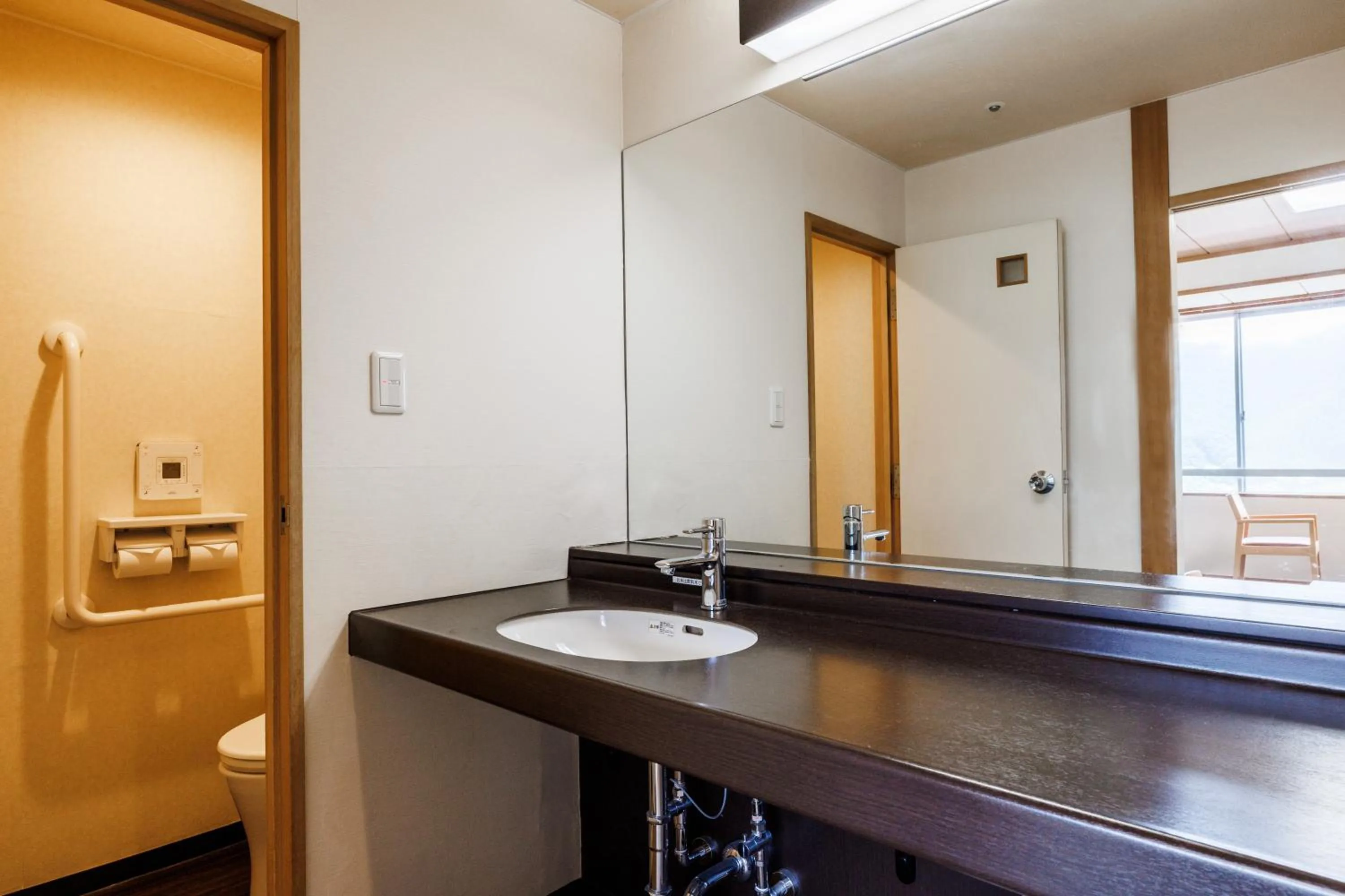 Toilet in KAMENOI HOTEL Nagatoro Yorii