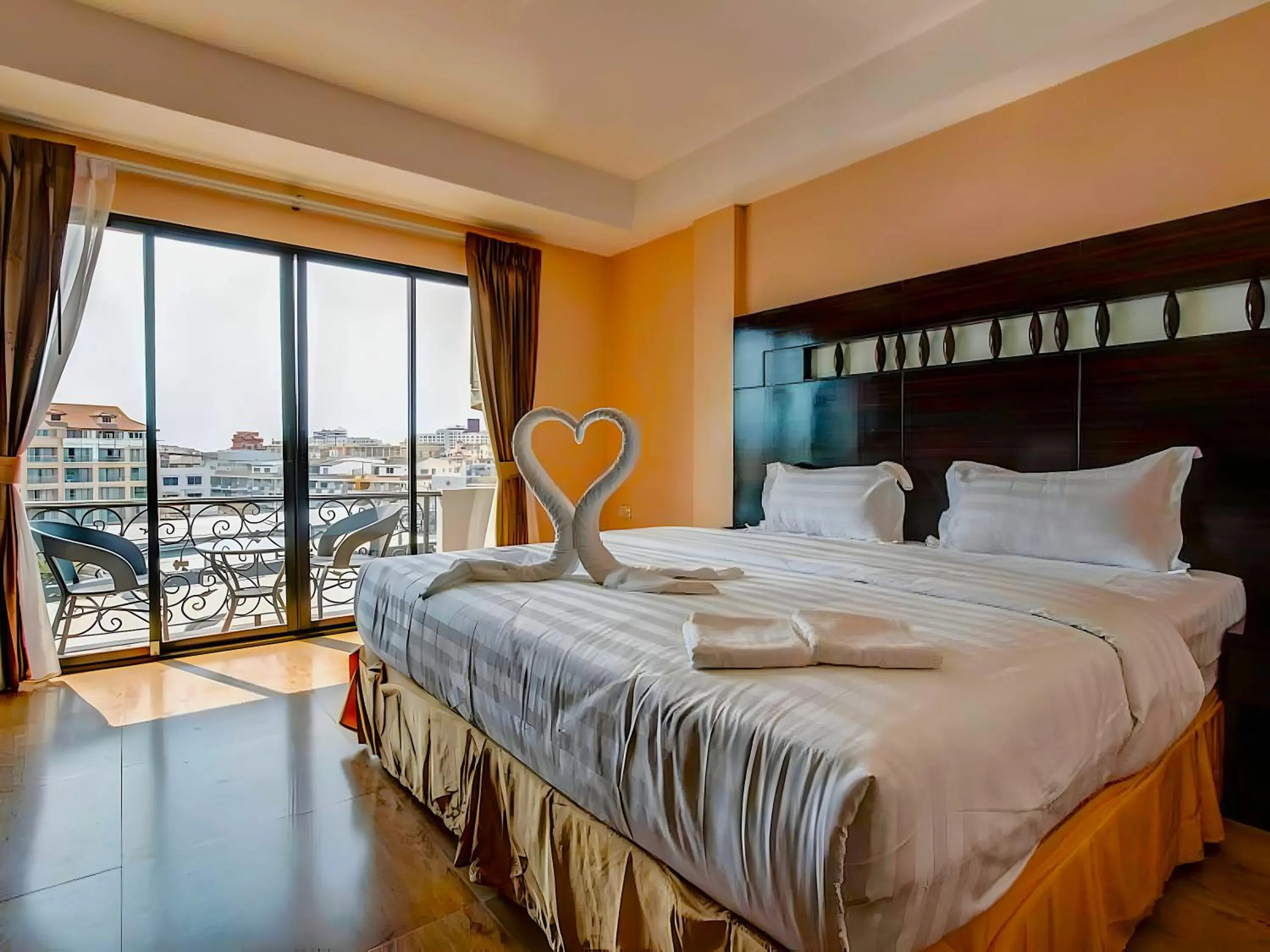 Deluxe King Room in Land Royal Residence Pattaya