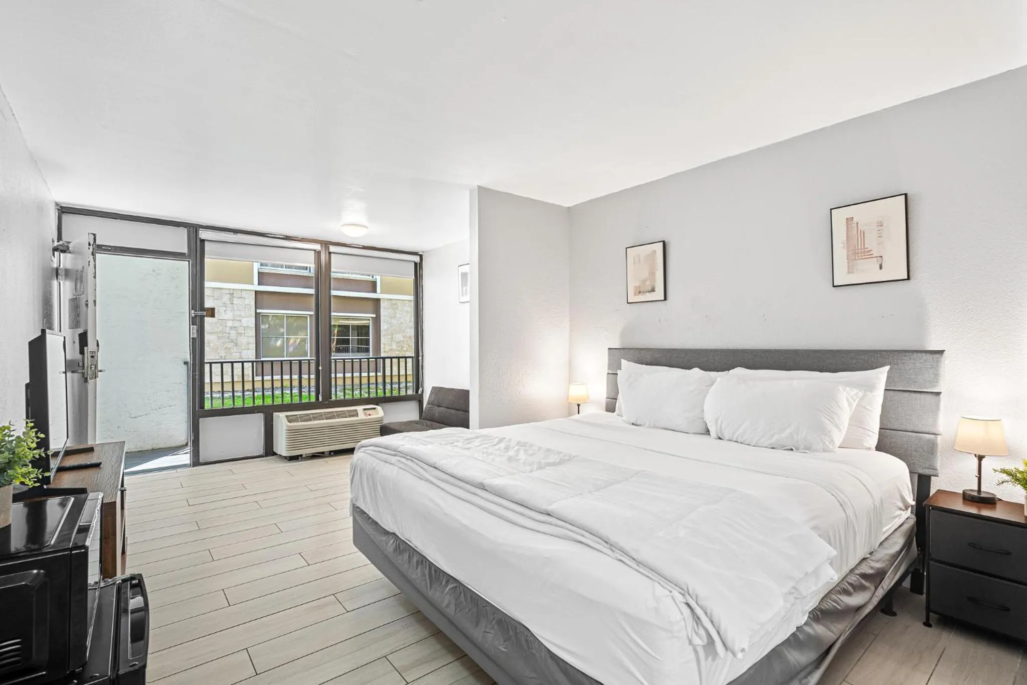 Bed in Hotolos Hollywood