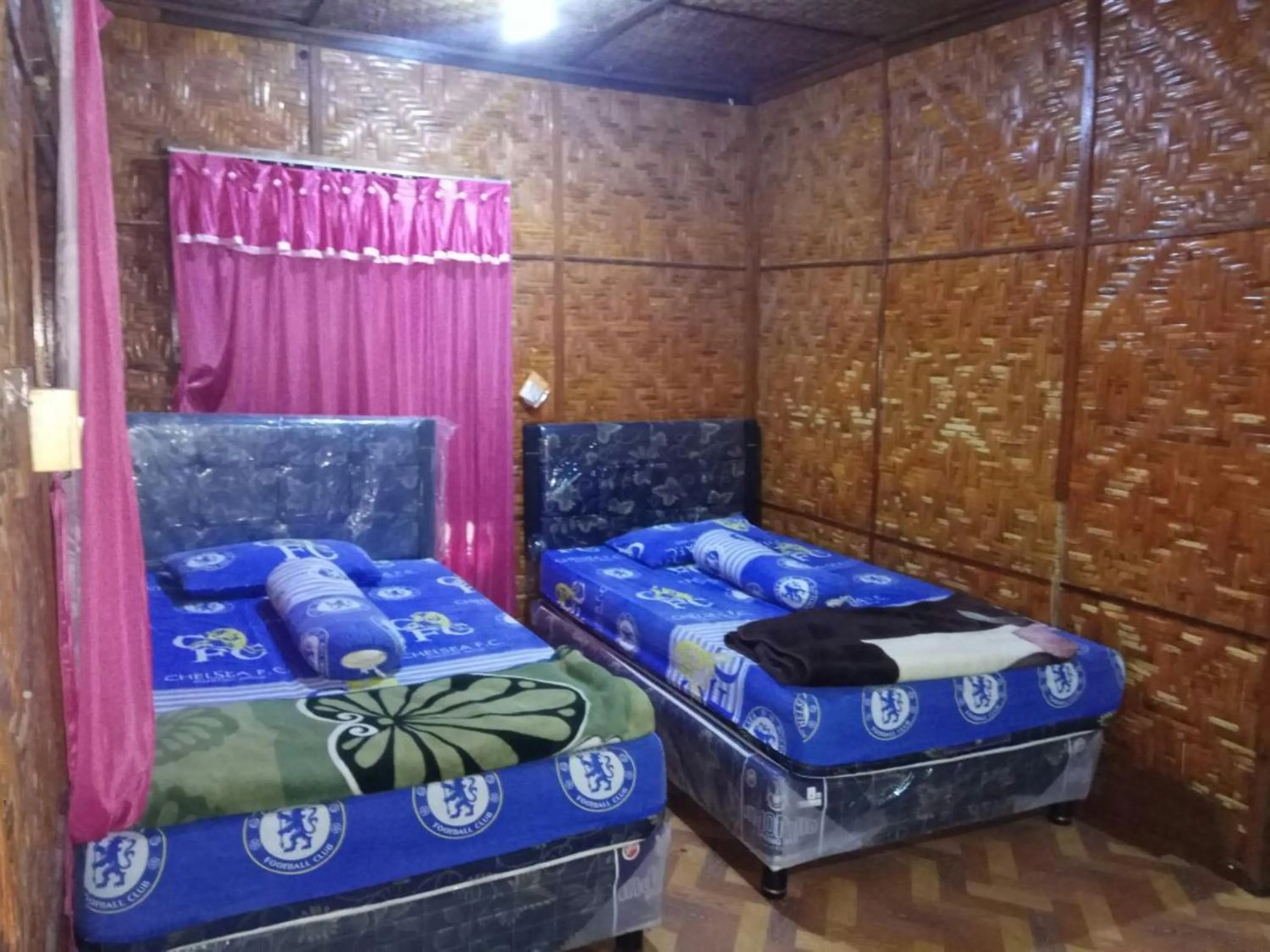 Bed in Lembah Biru Lagoon