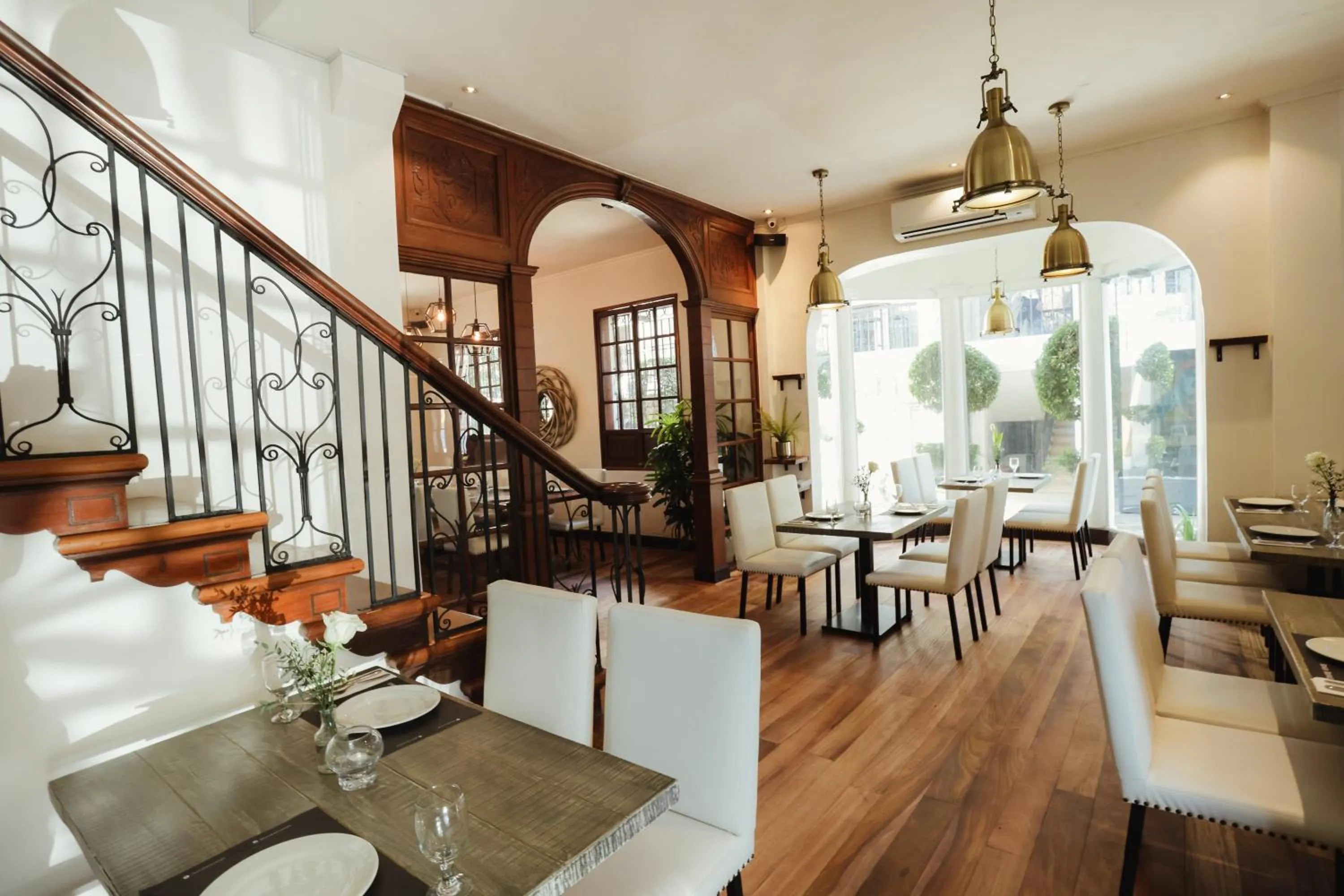 Restaurant/places to eat in The Bourke Hotel