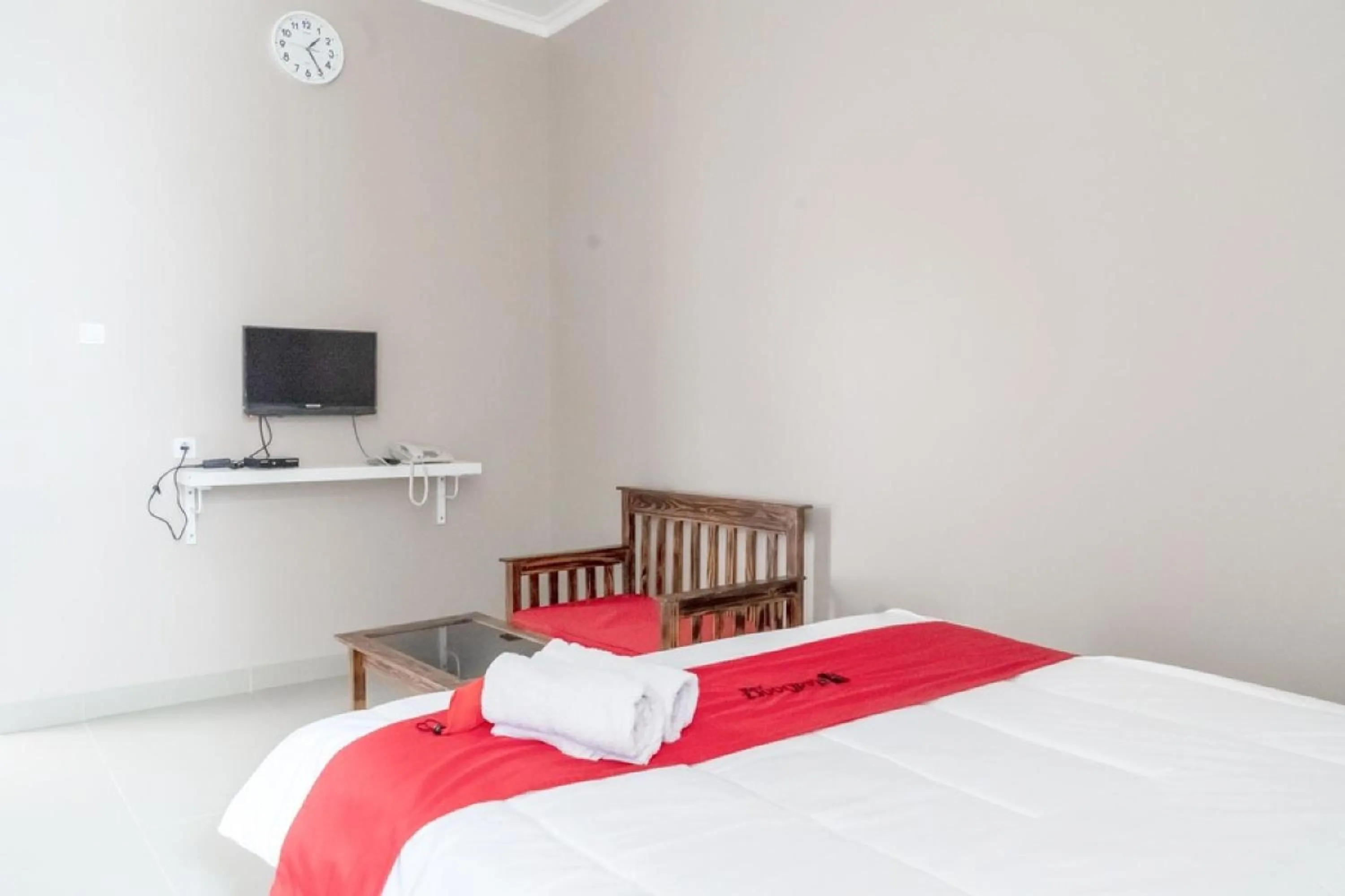 Bedroom in RedDoorz Plus near Tambun Station