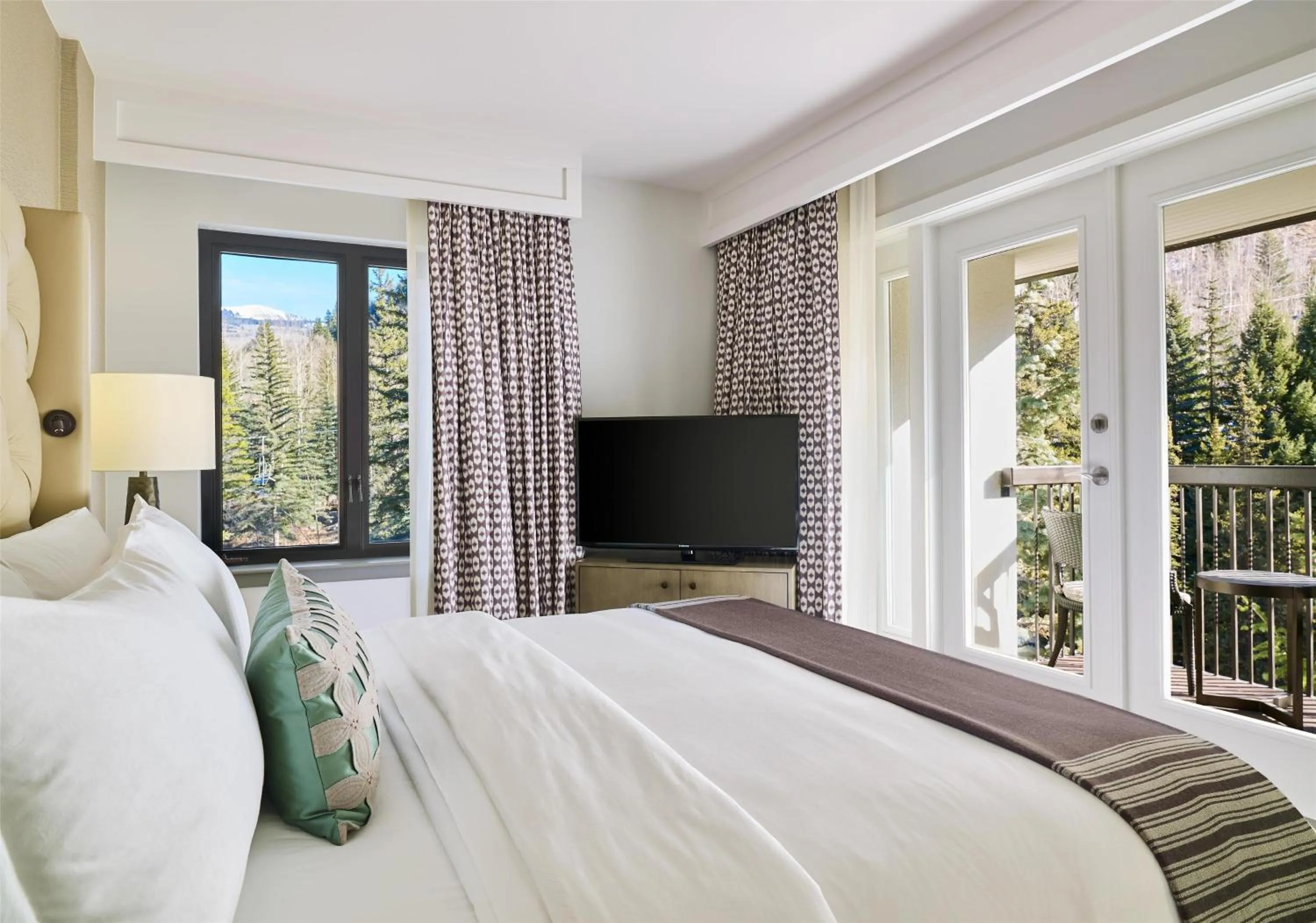 Photo of the whole room, Bed in Grand Hyatt Vail Resort and Spa