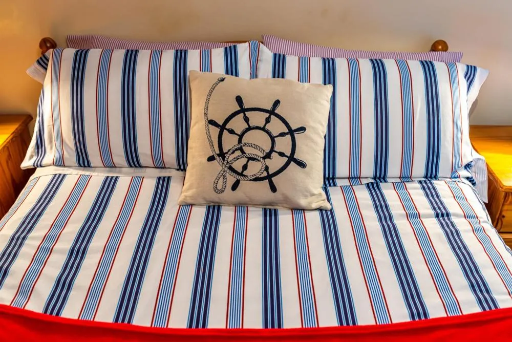 Bed in Seawinds Bed and Breakfast