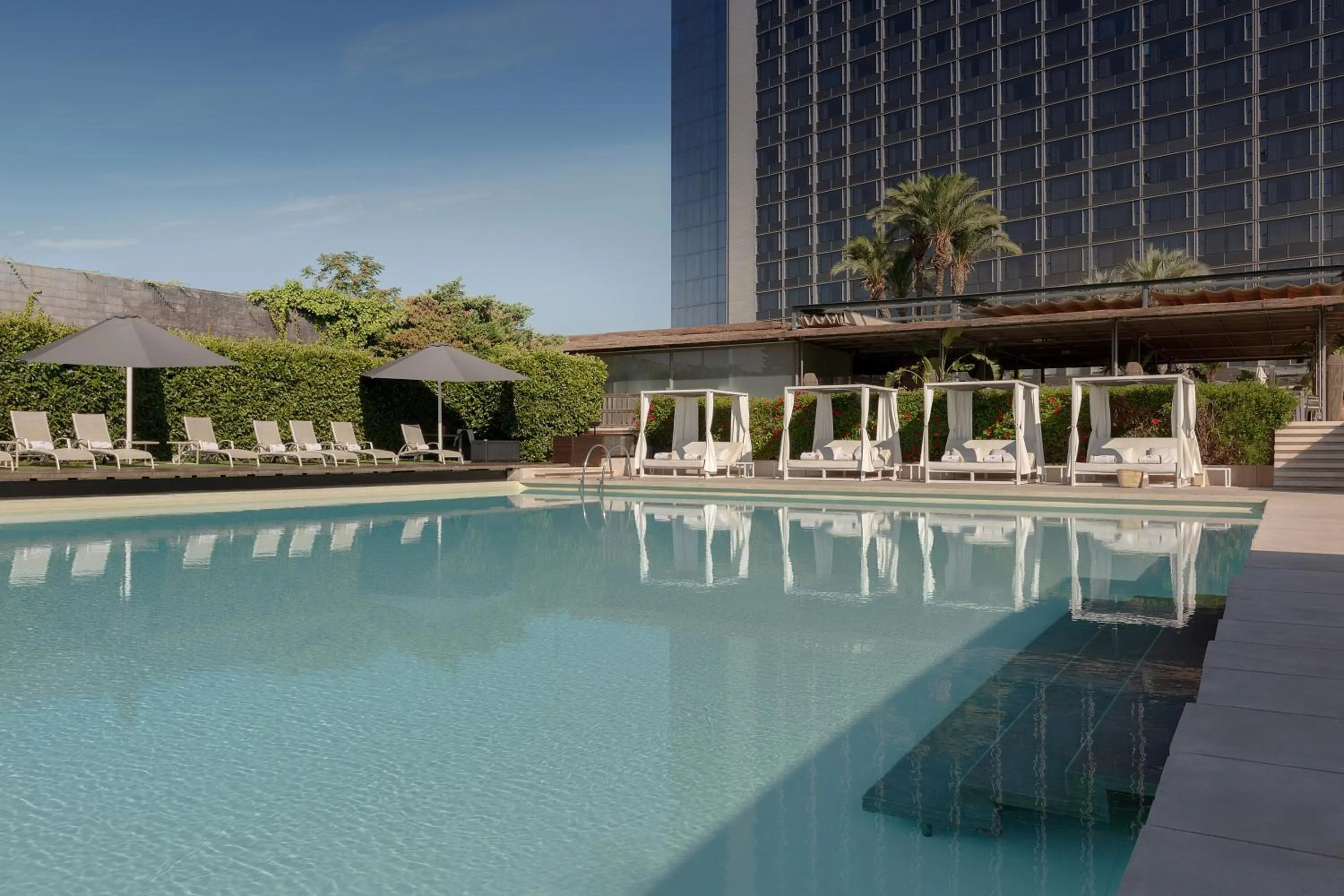 Swimming pool in Torre Melina, a Gran Meliá Hotel