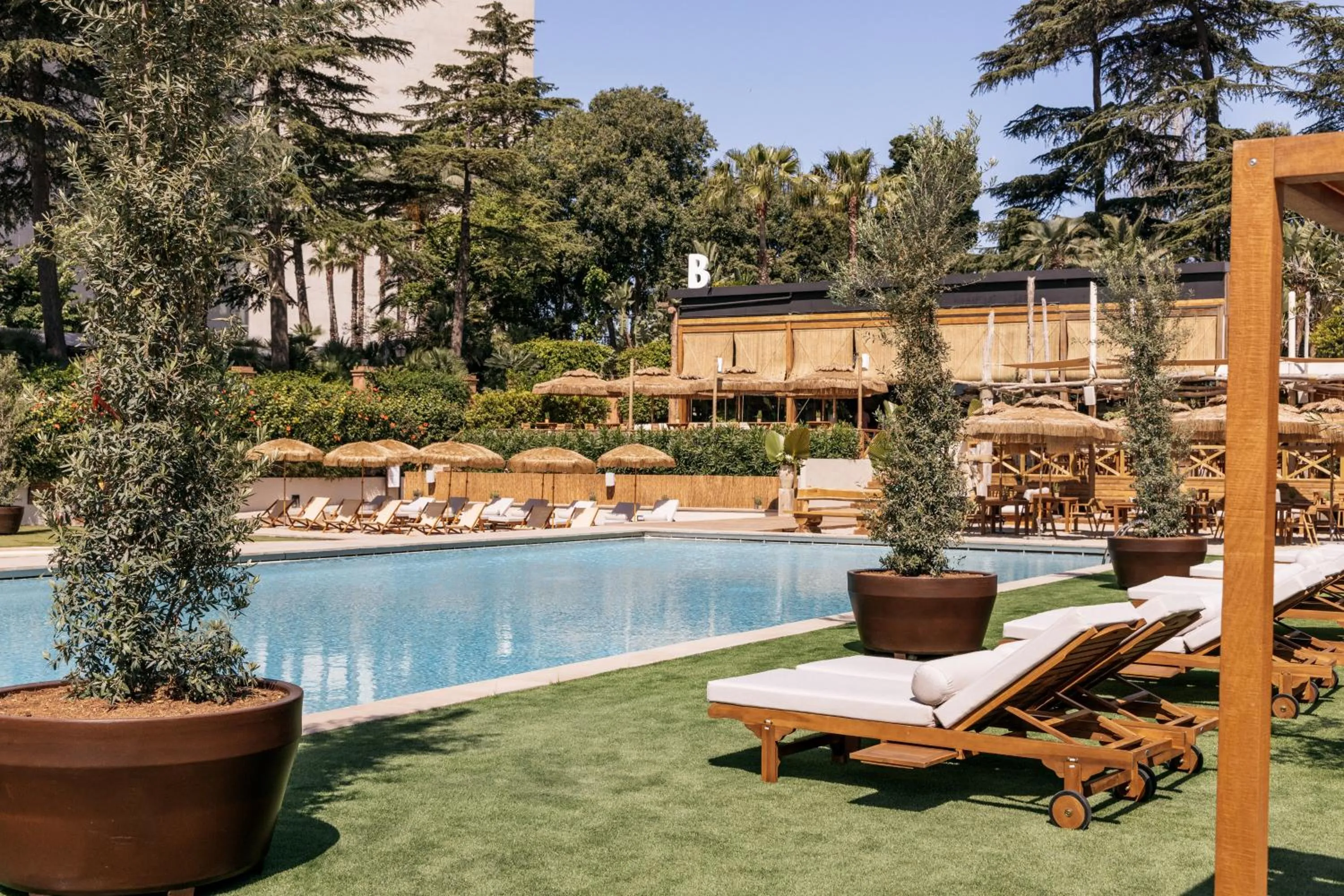 Swimming pool in Torre Melina, a Gran Meliá Hotel
