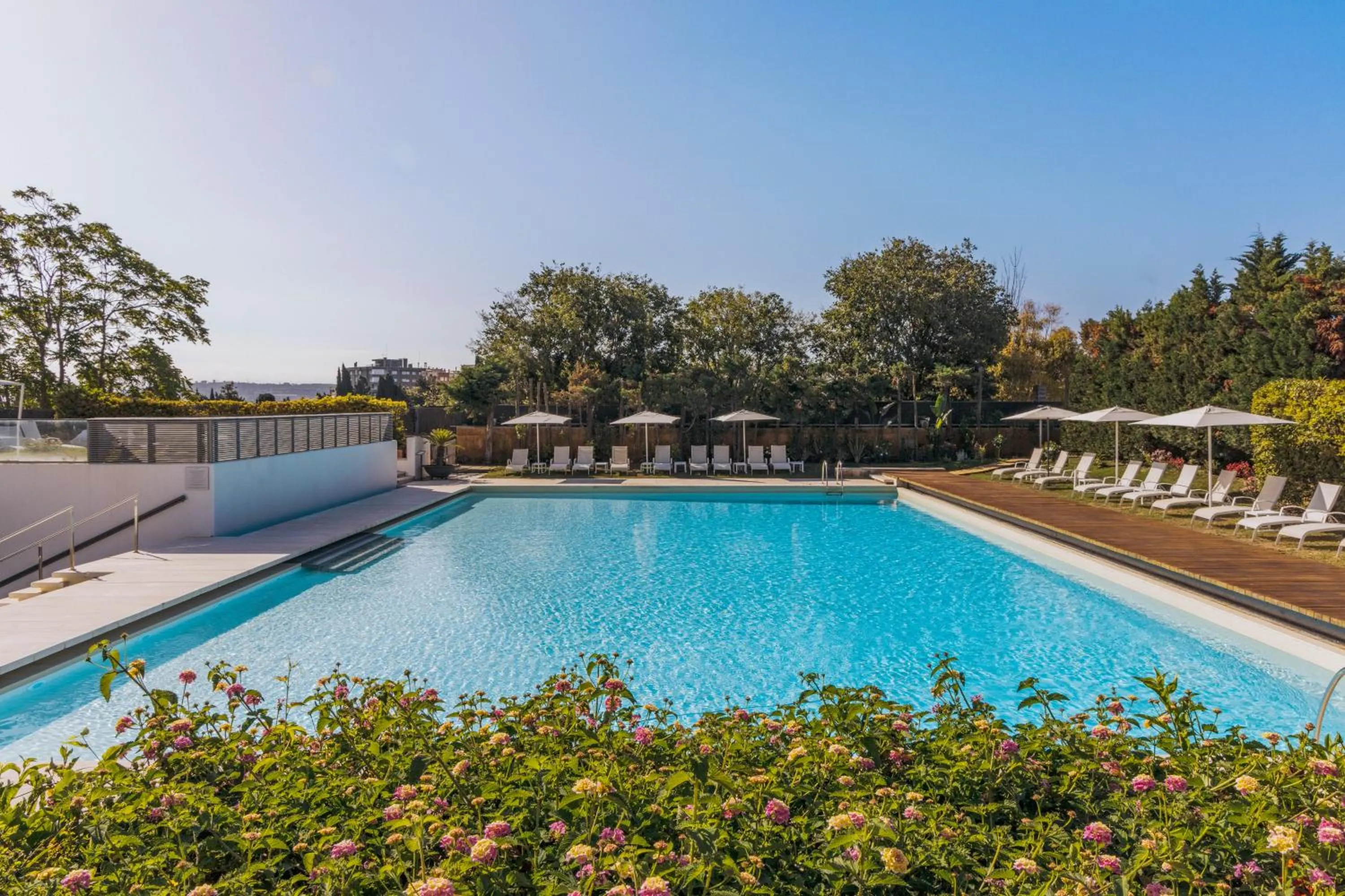 Swimming pool in Torre Melina, a Gran Meliá Hotel