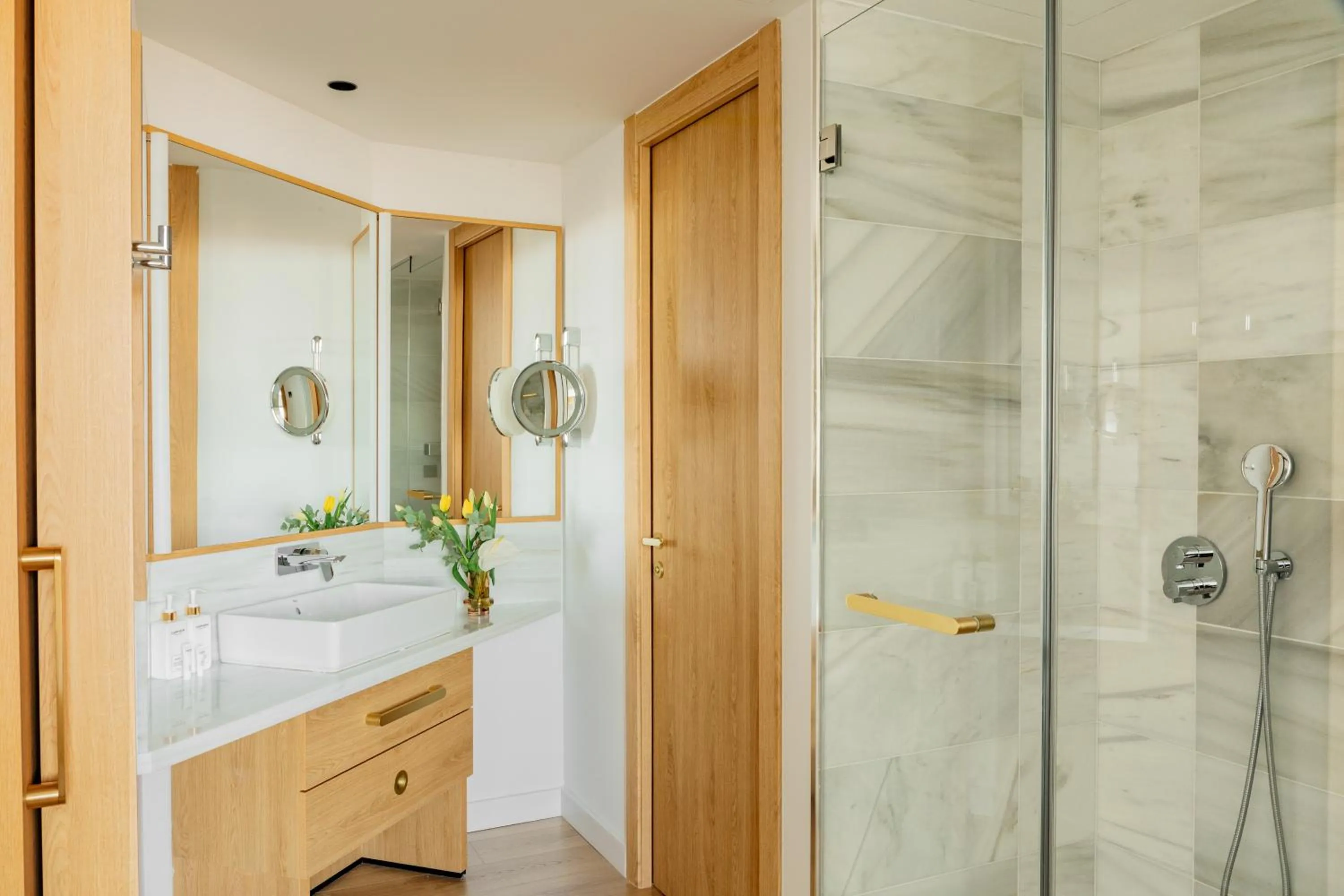 Shower in Torre Melina, a Gran Meliá Hotel