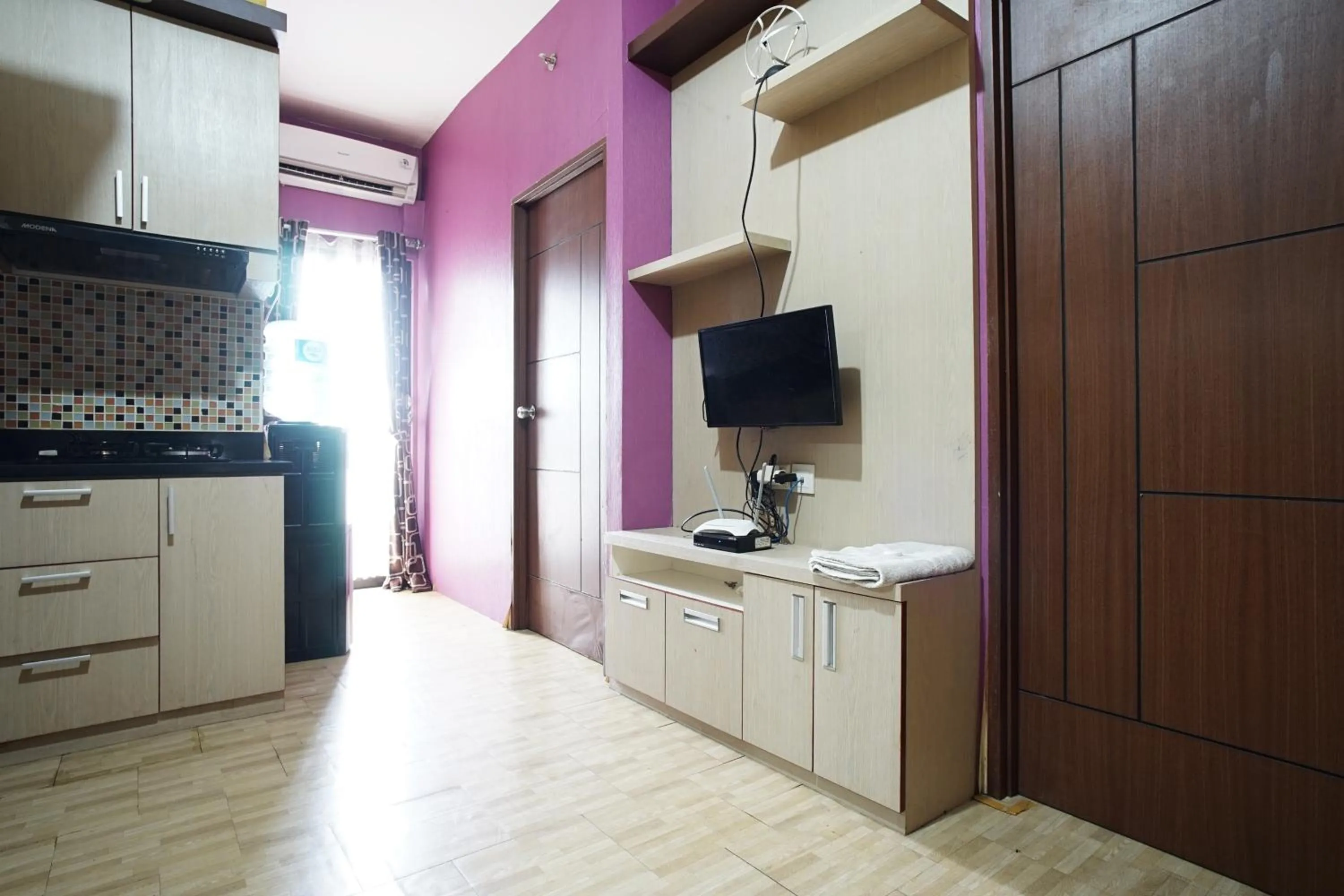 TV and multimedia in Planet Room Kemang View