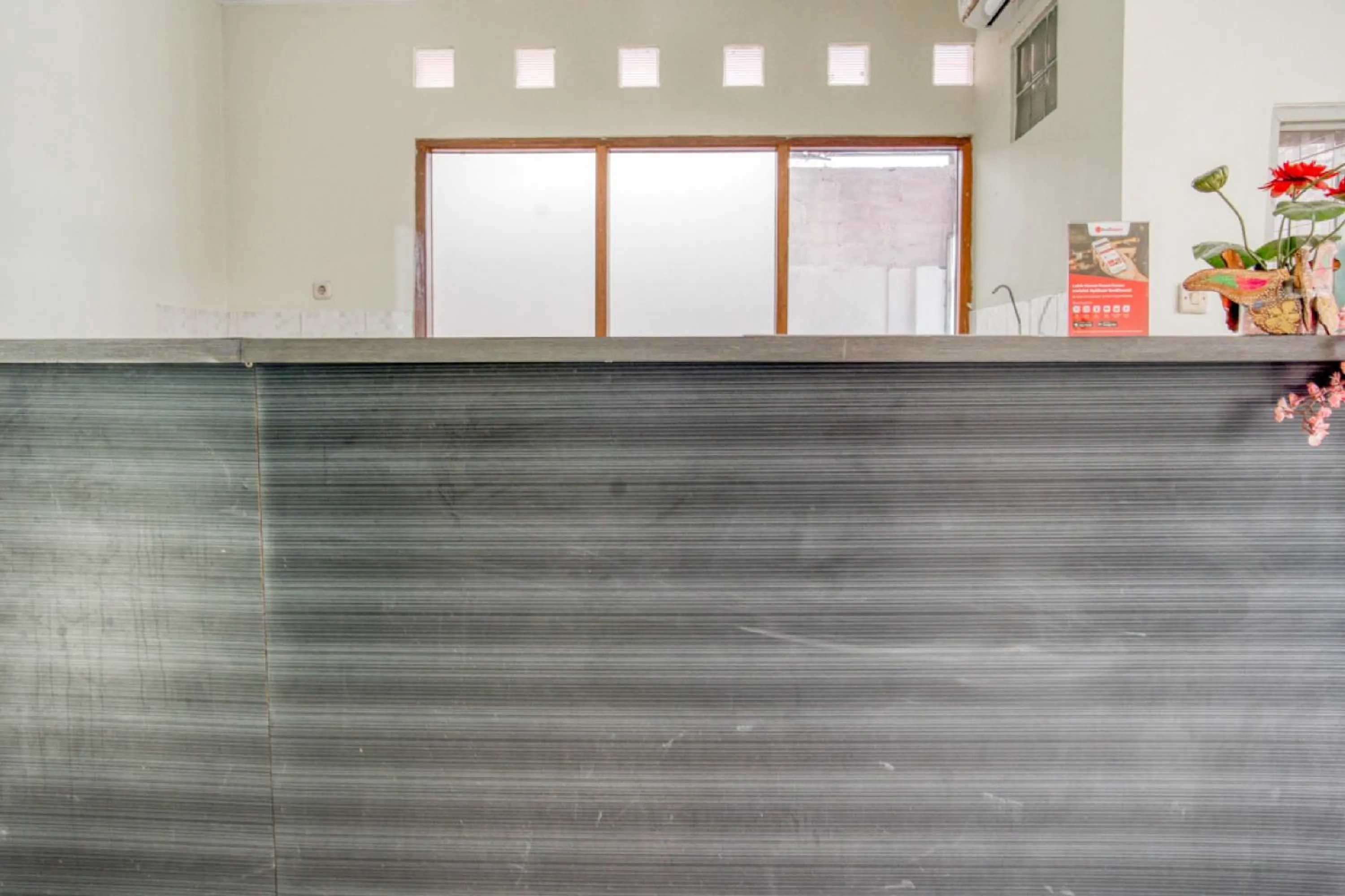 Lobby or reception in RedDoorz near Taman Mini Jakarta