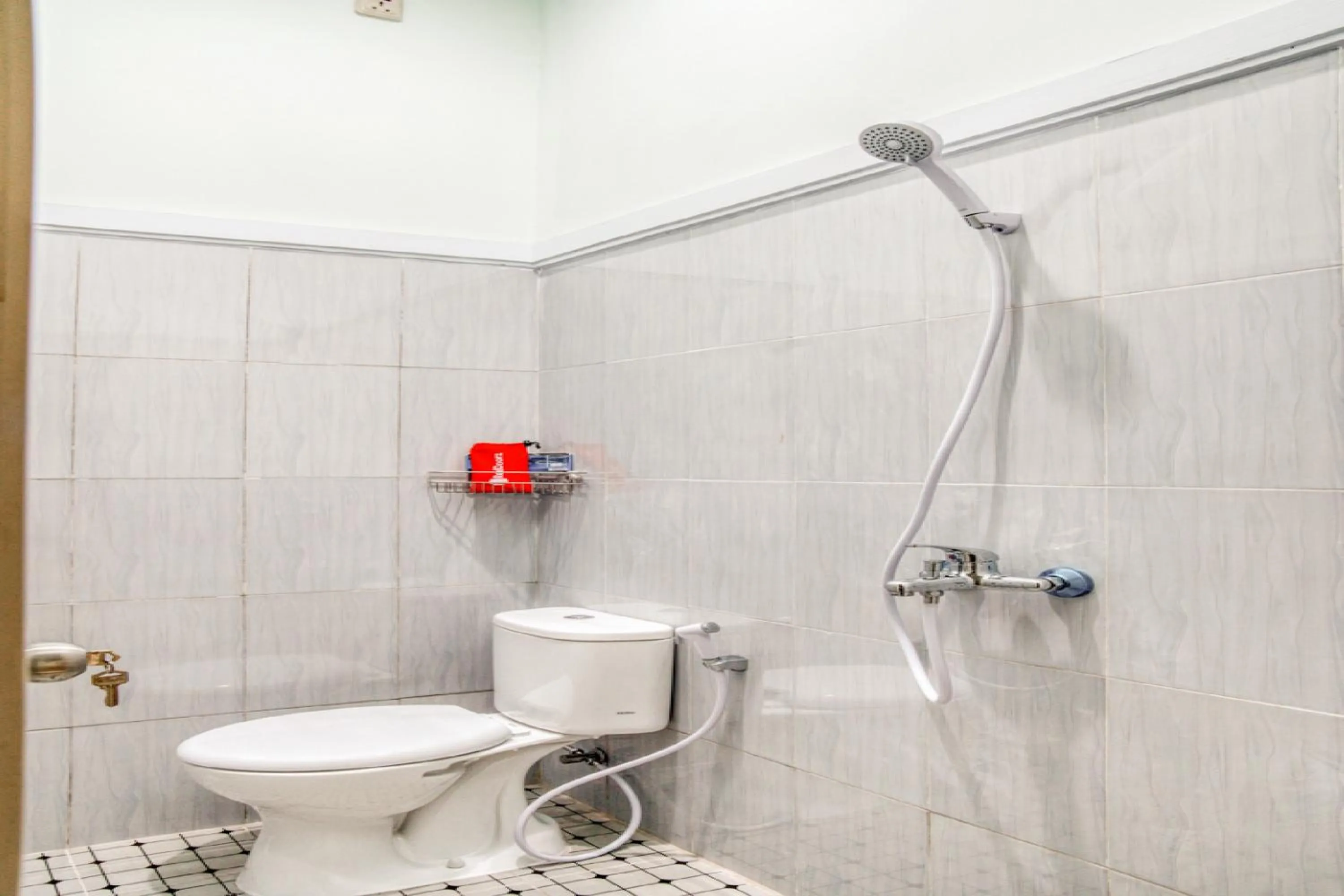 RedDoorz near Taman Mini Jakarta