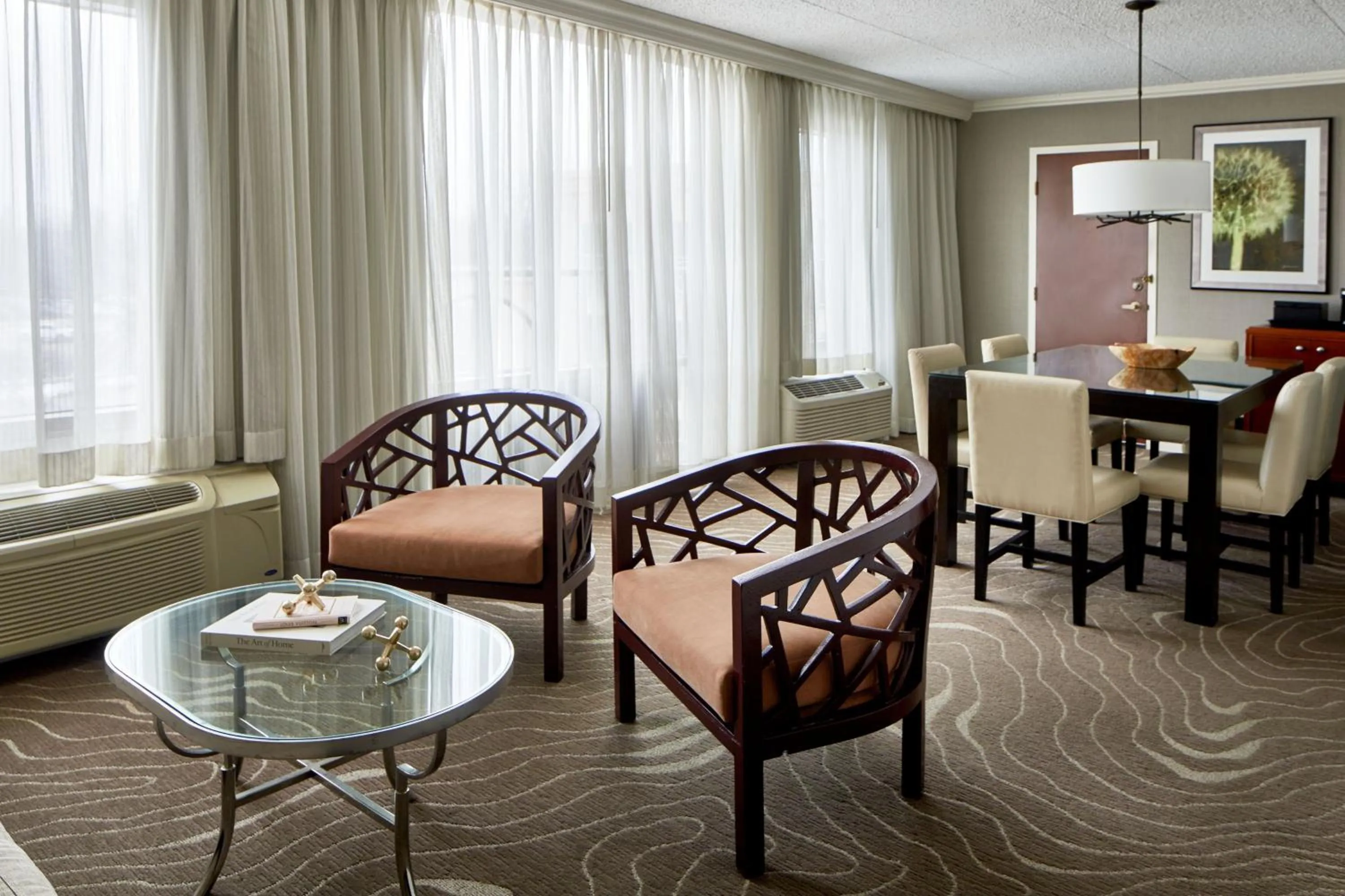 Bedroom in Detroit Metro Airport Marriott