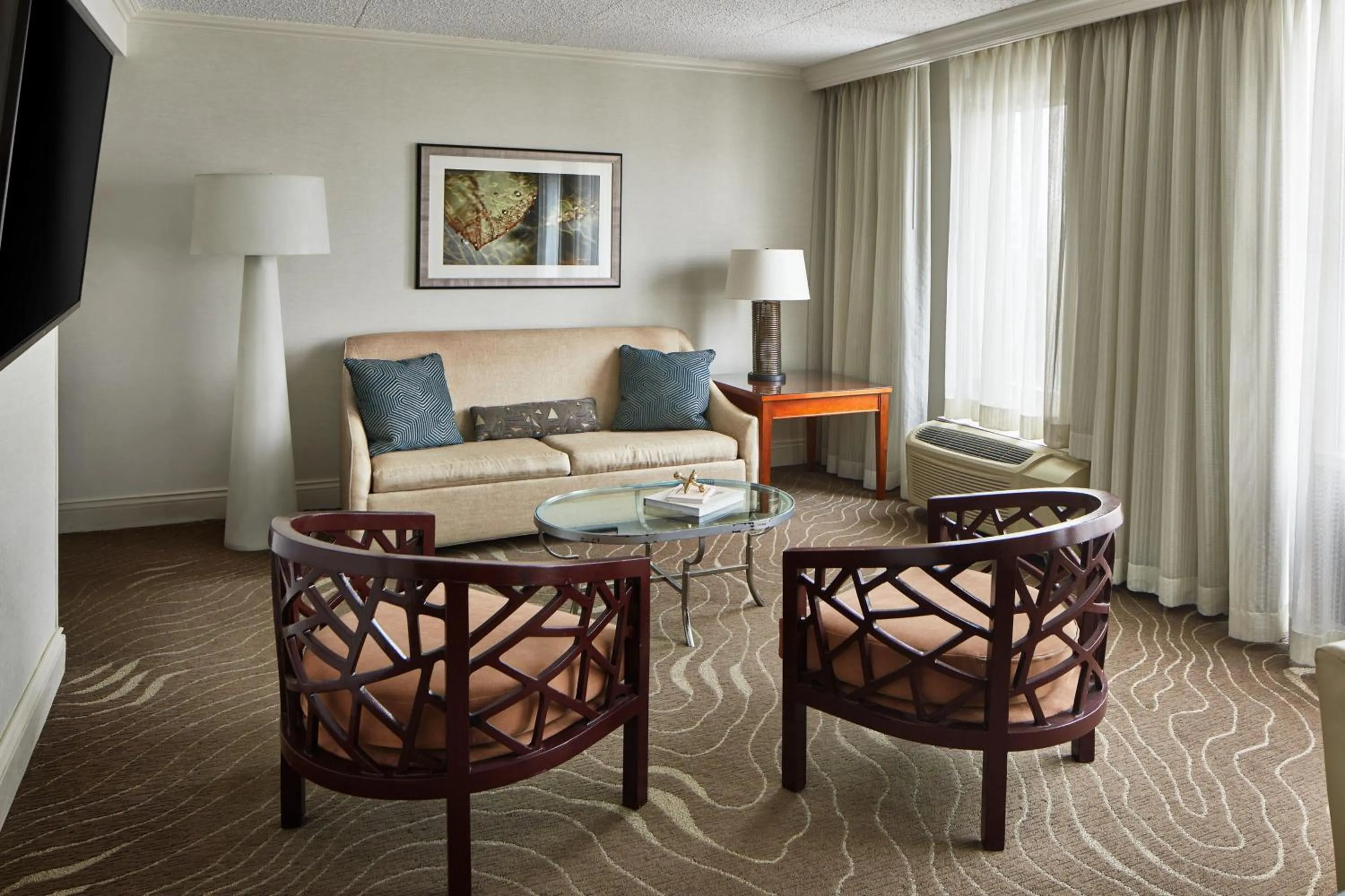 Bedroom in Detroit Metro Airport Marriott