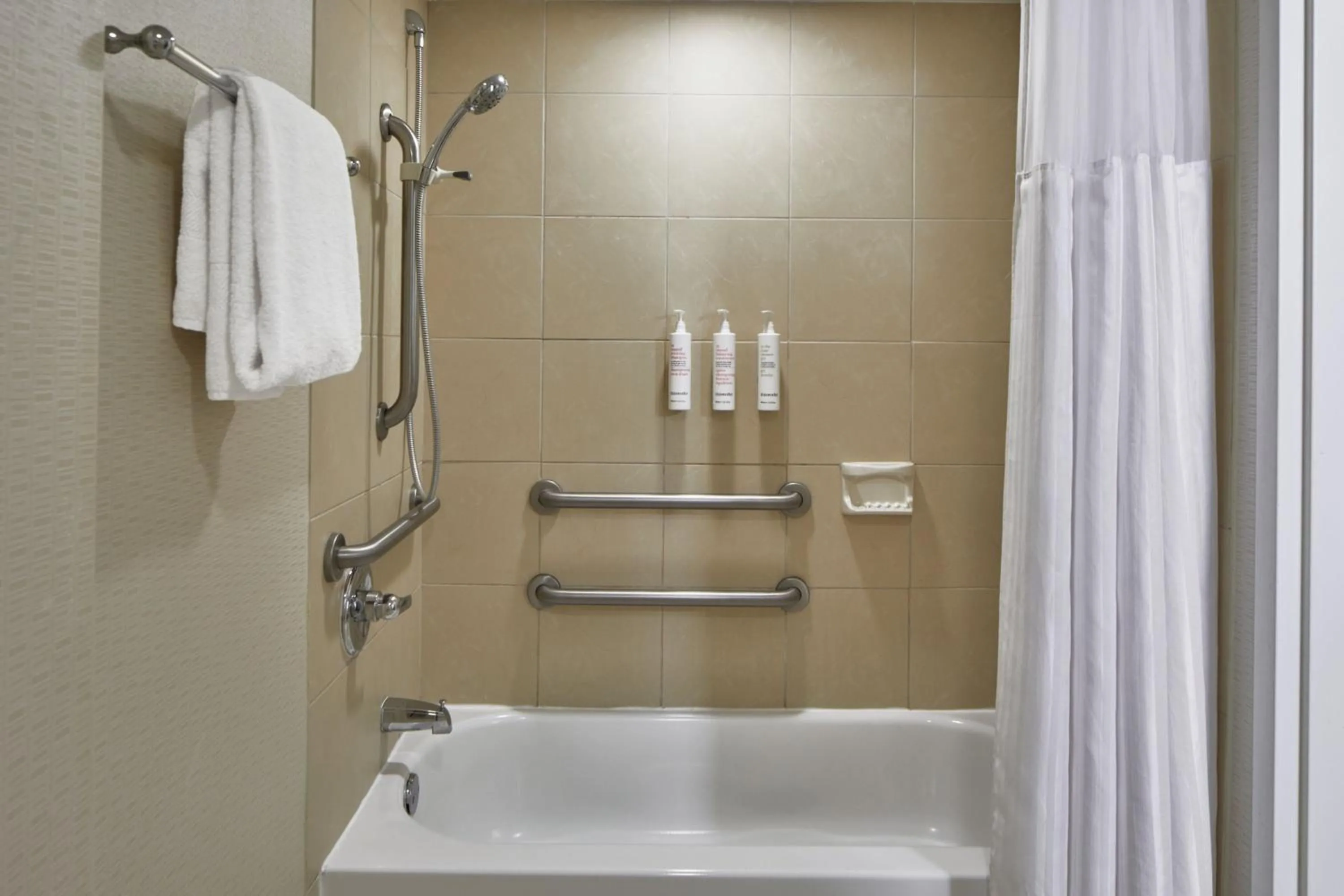 Bathroom in Detroit Metro Airport Marriott