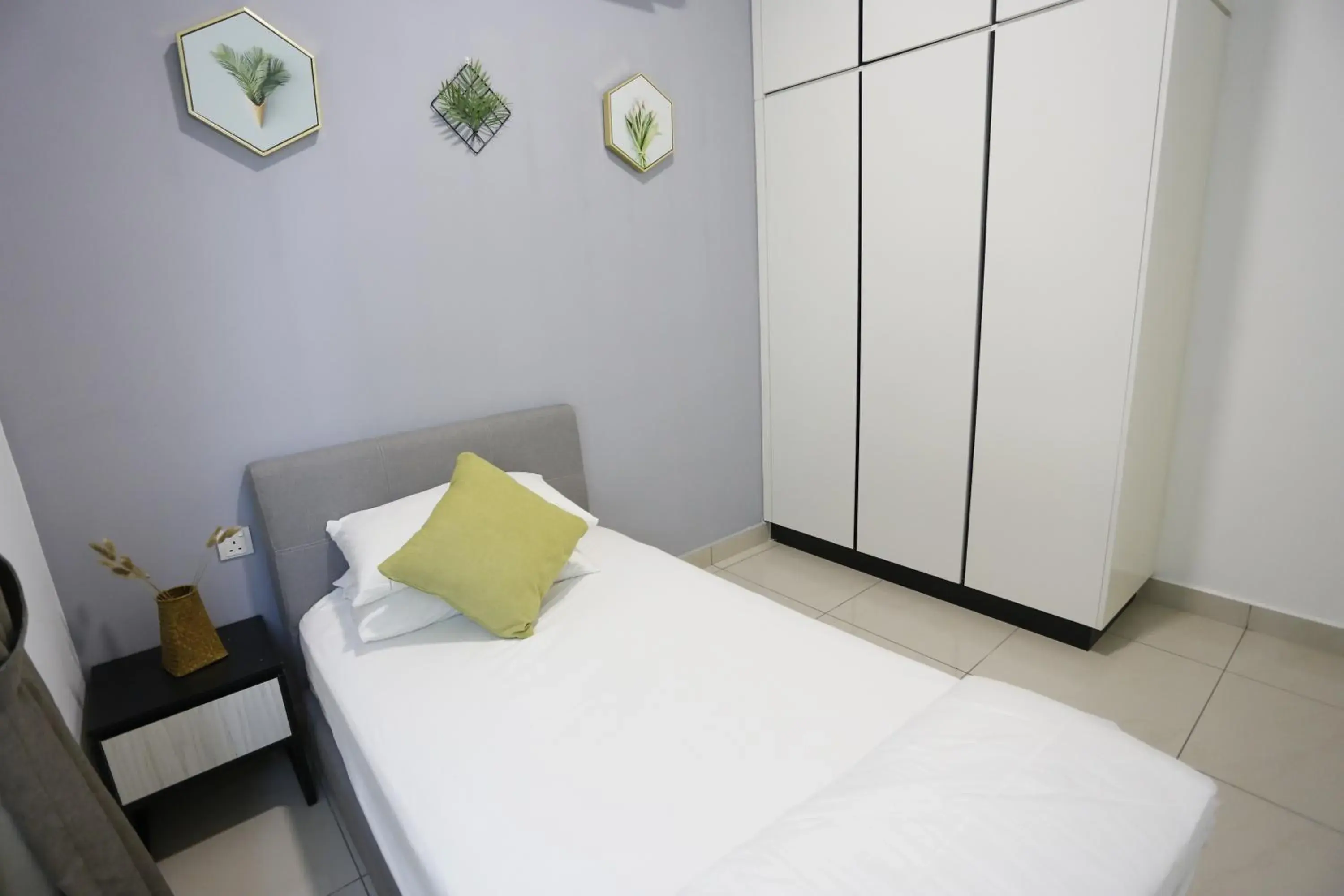 Double Room with Shared Bathroom in Pinnacle Tower Homestay by Home Cube Double Room with Shared Bathroom in Pinnacle Tower Homestay by Home Cube