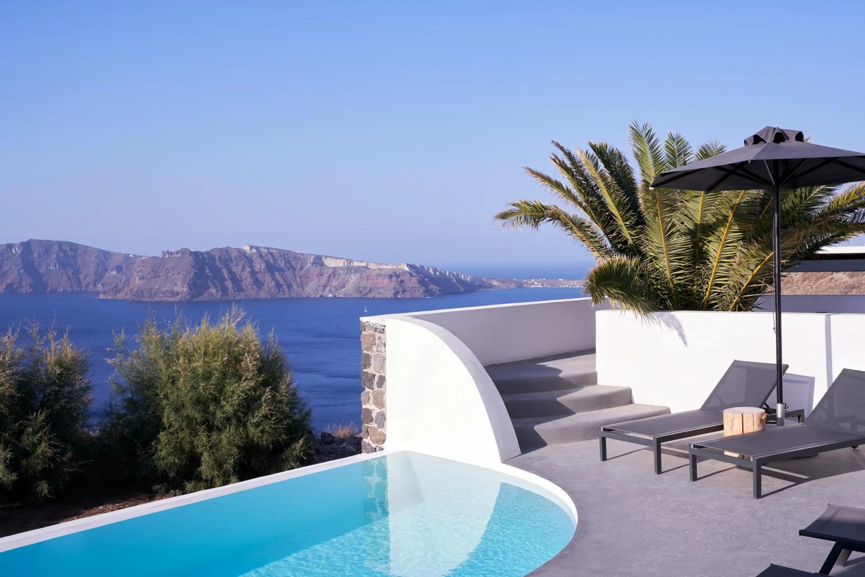 Day in Mr & Mrs White Oia - Santorini