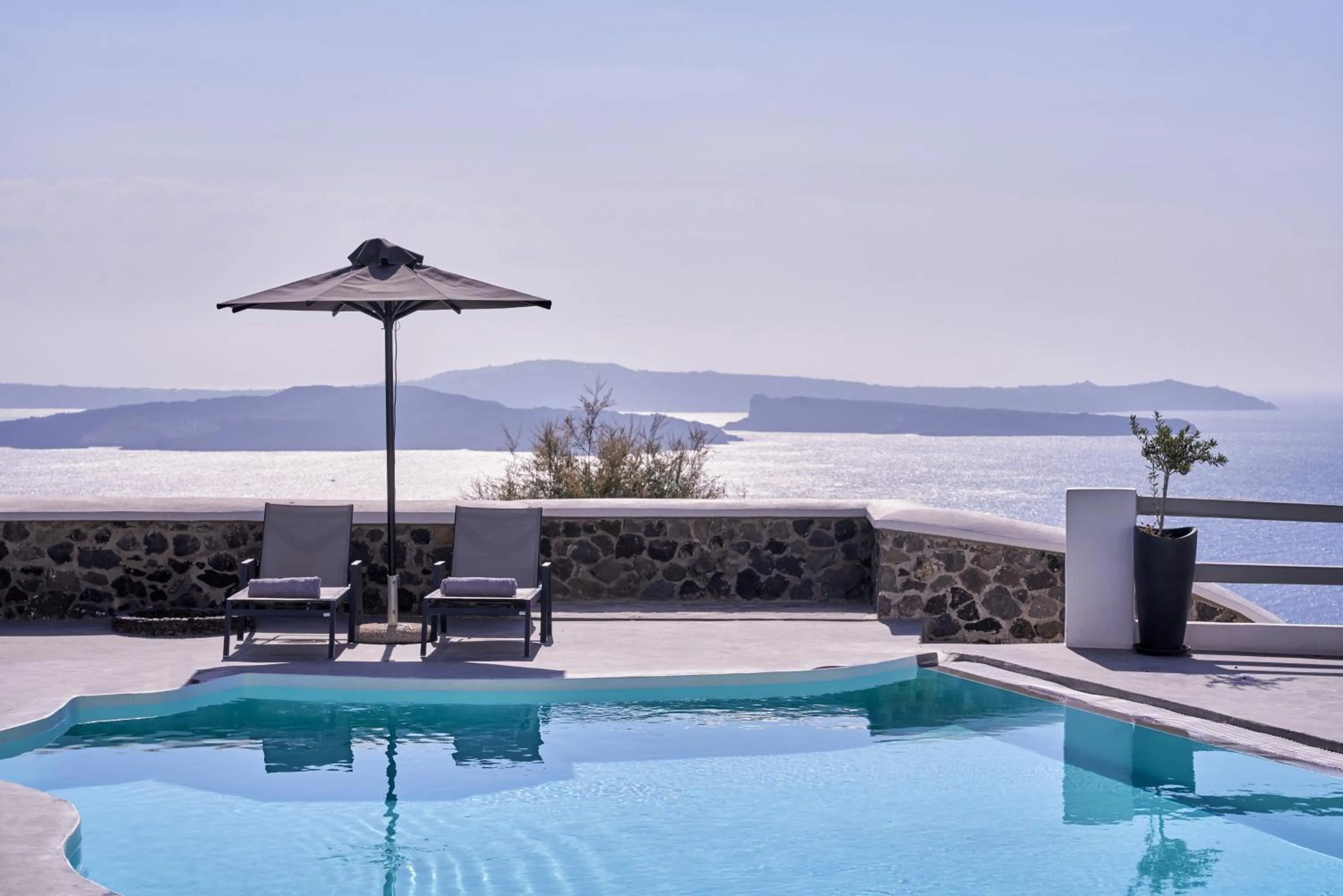 Day in Mr & Mrs White Oia - Santorini