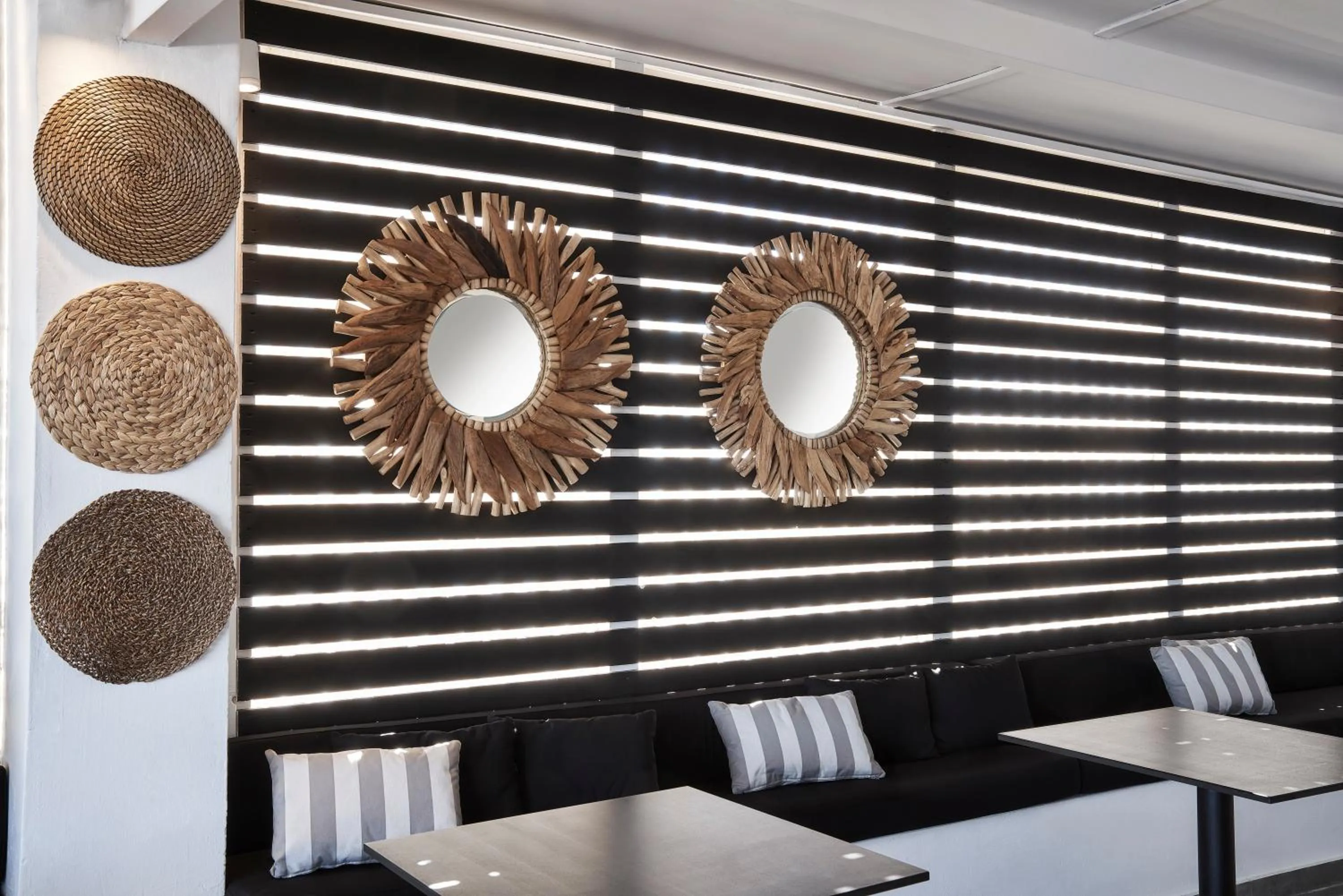 Restaurant/places to eat in Mr and Mrs White Oia - Santorini