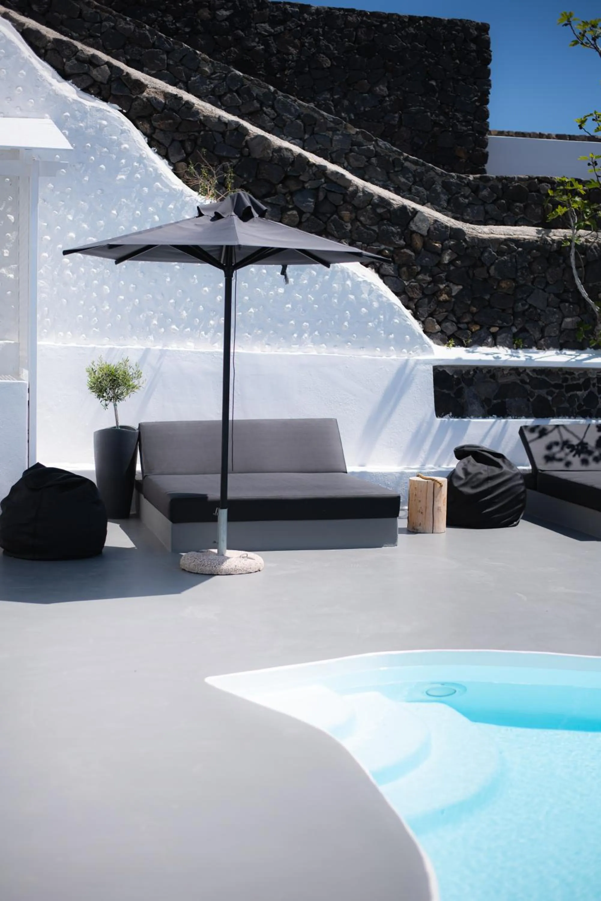 Swimming pool in Mr & Mrs White Oia - Santorini