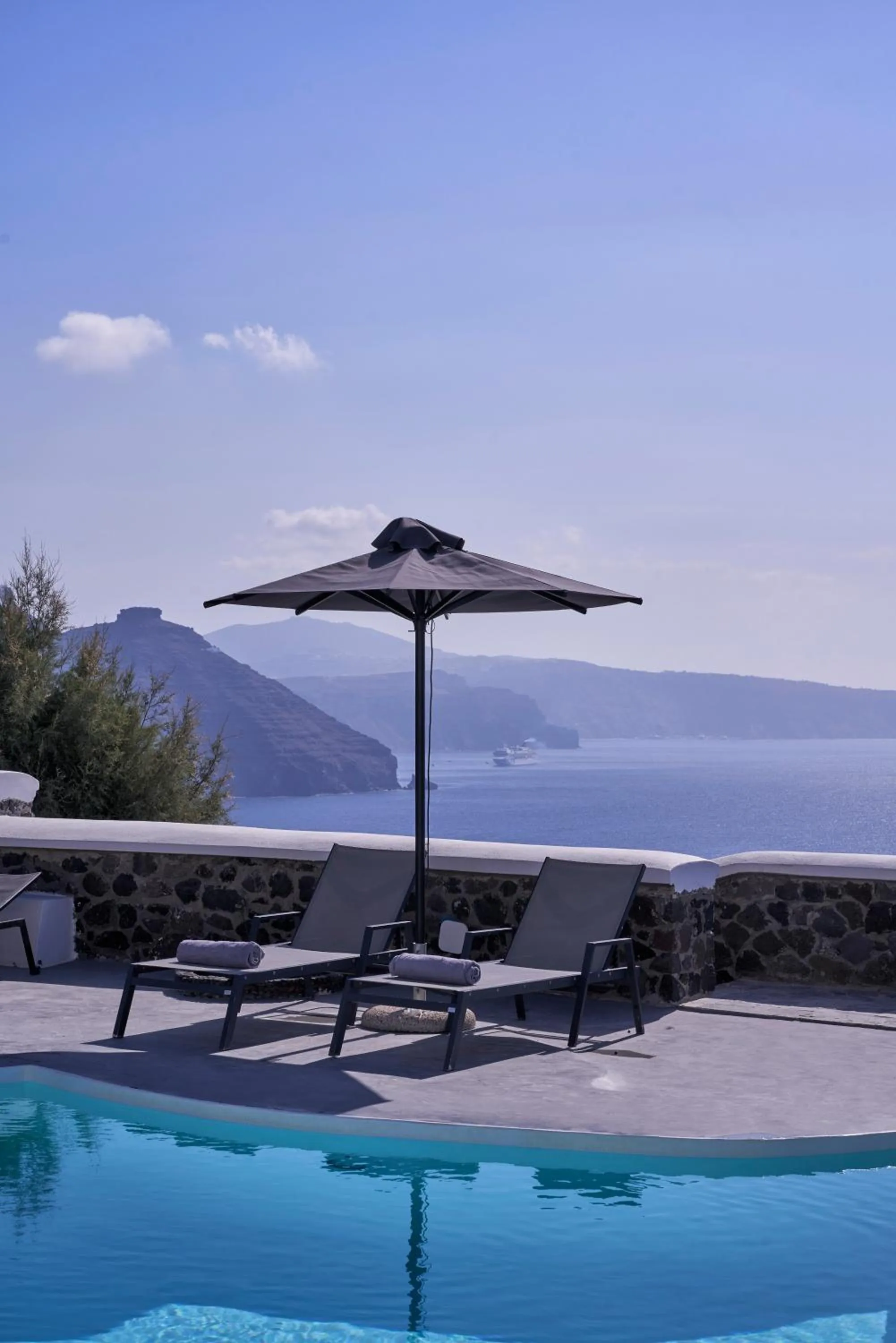 sunbed in Mr and Mrs White Oia - Santorini