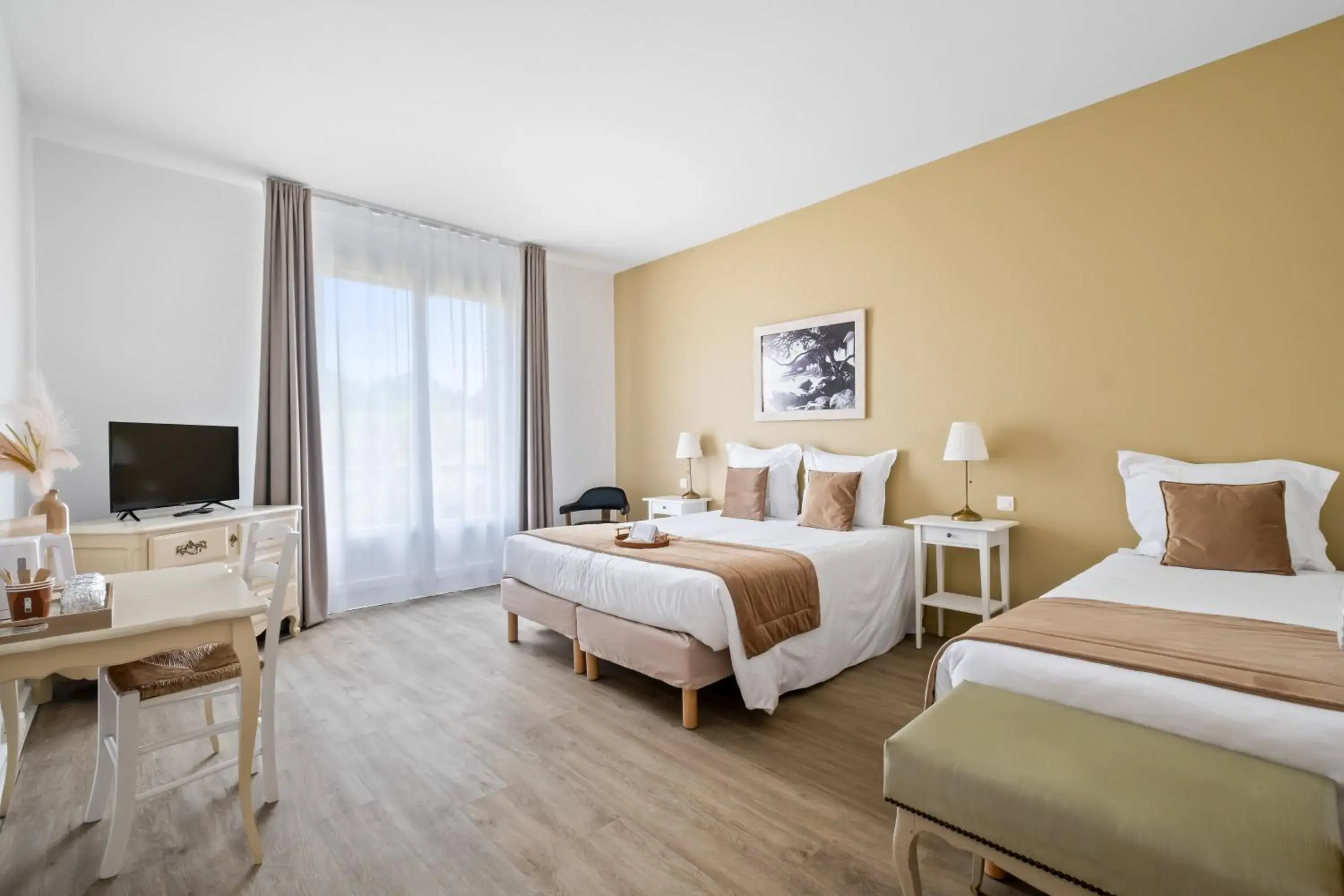 Superior Triple Room in Hotel Saint Paul Superior Triple Room in Hotel Saint Paul