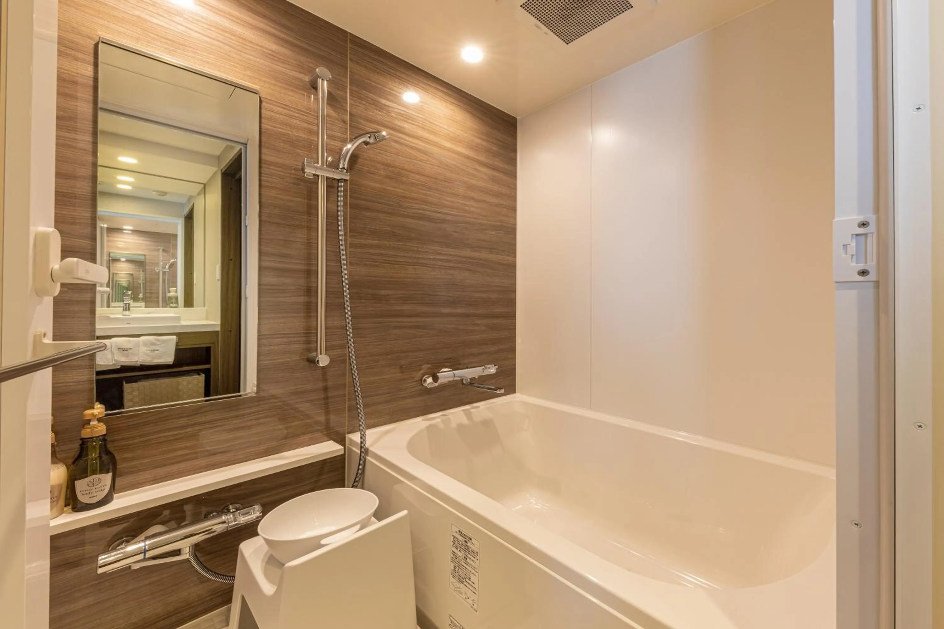 Photo of the whole room in Meitetsu Inn Shinosakaeki Higashiguchi