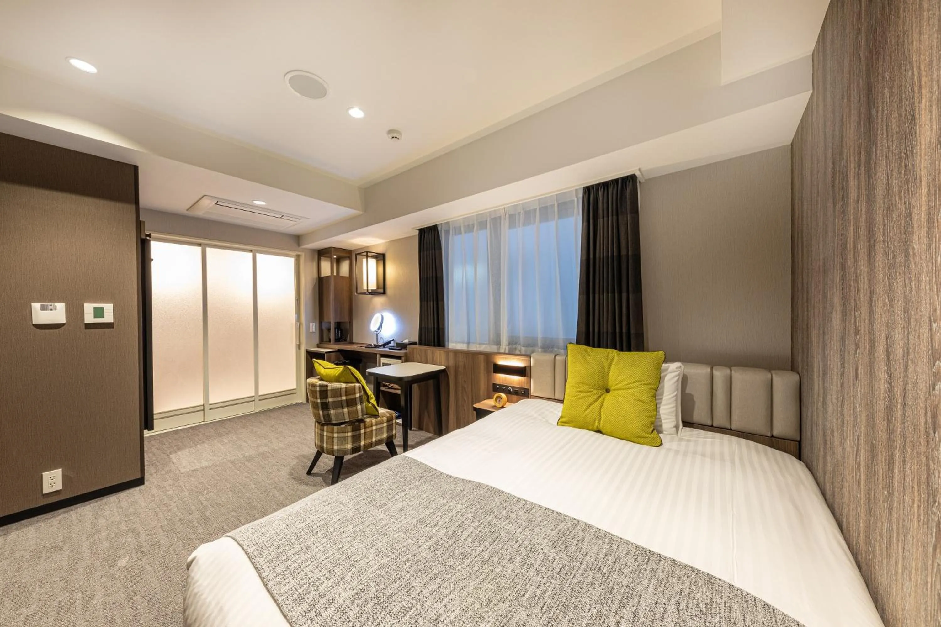 Photo of the whole room, Bed in Meitetsu Inn Shinosakaeki Higashiguchi