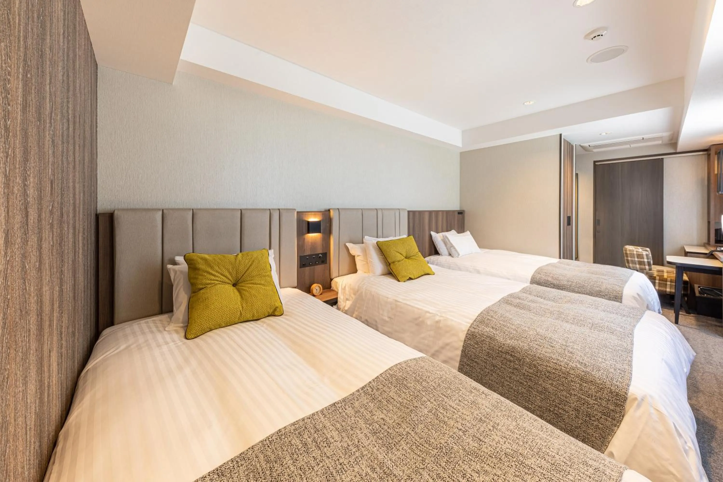 Photo of the whole room, Bed in Meitetsu Inn Shinosakaeki Higashiguchi