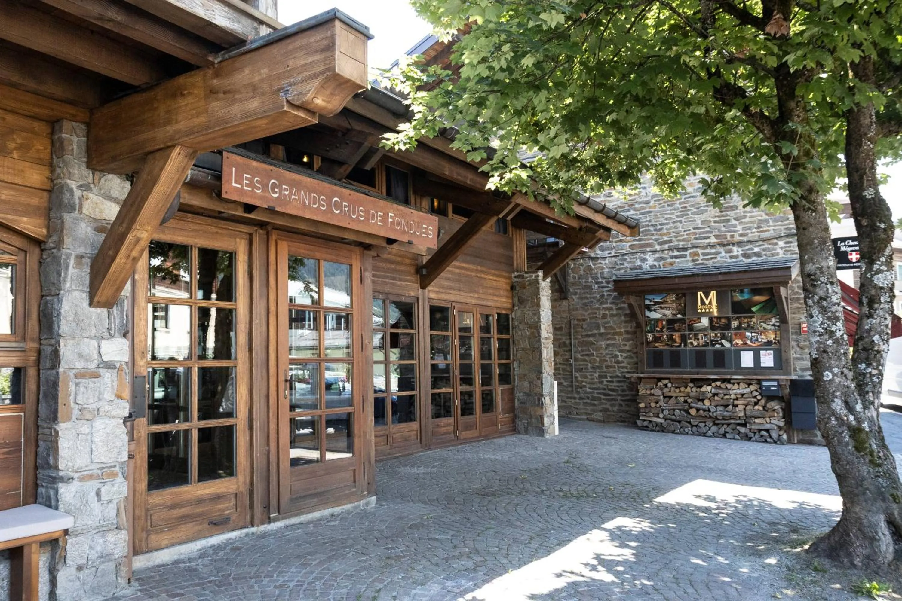 Facade/entrance in M de Megève