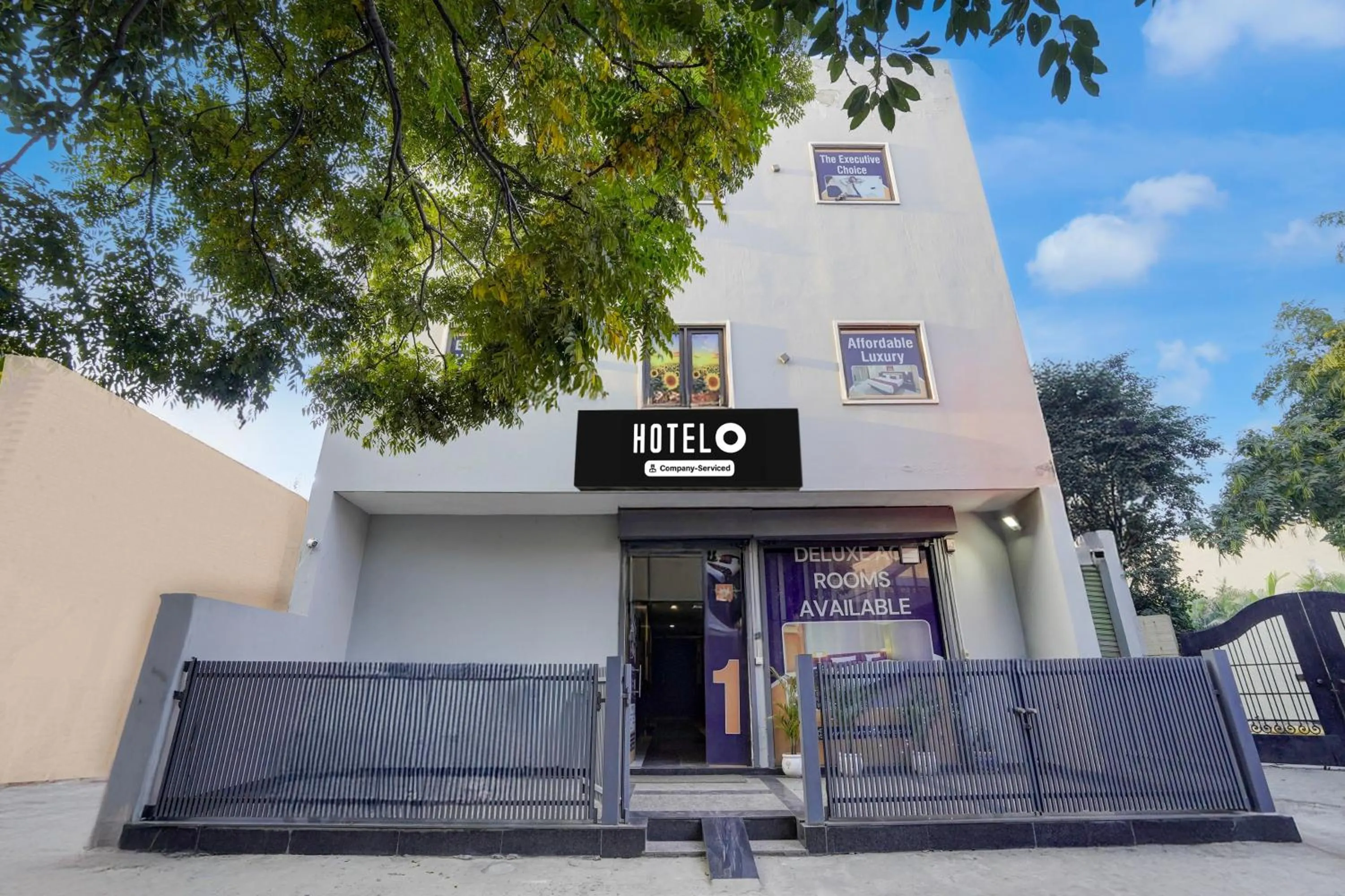 Facade/entrance in Hotel O Silver Arc Mall Ludhiana Formerly White Solitaire