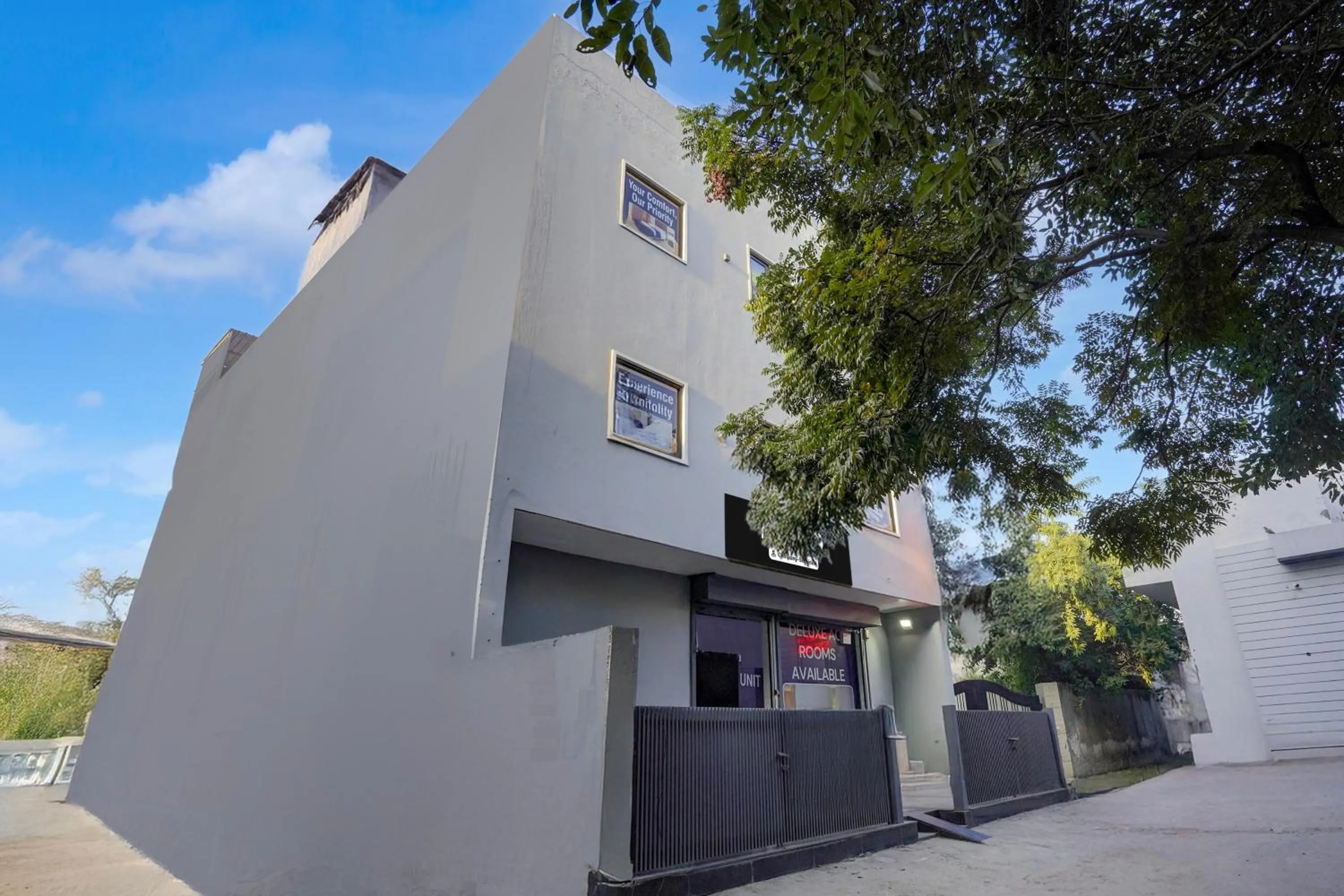 Facade/entrance in Hotel O Silver Arc Mall Ludhiana Formerly White Solitaire