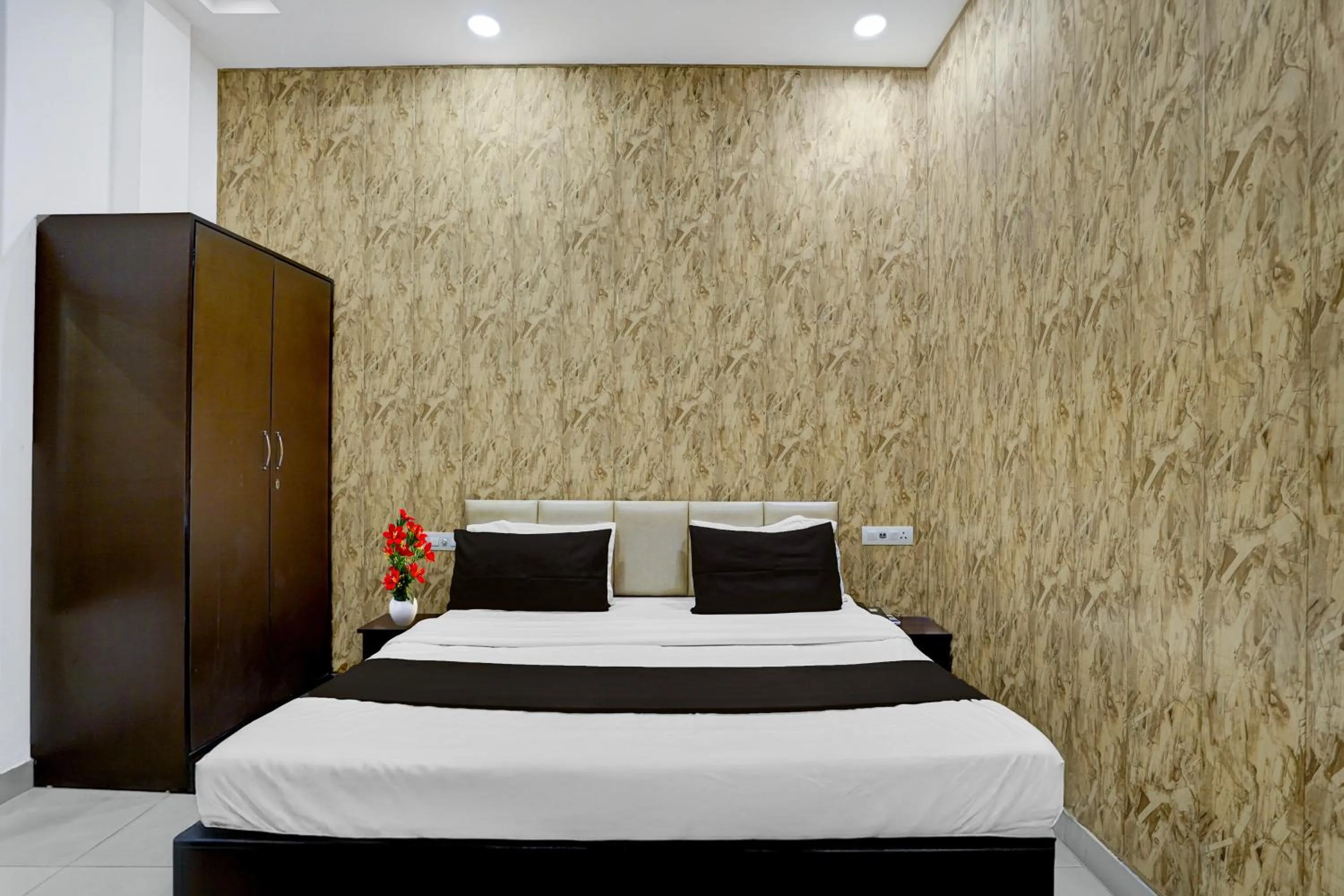 Bedroom, Bed in Hotel O Silver Arc Mall Ludhiana Formerly White Solitaire