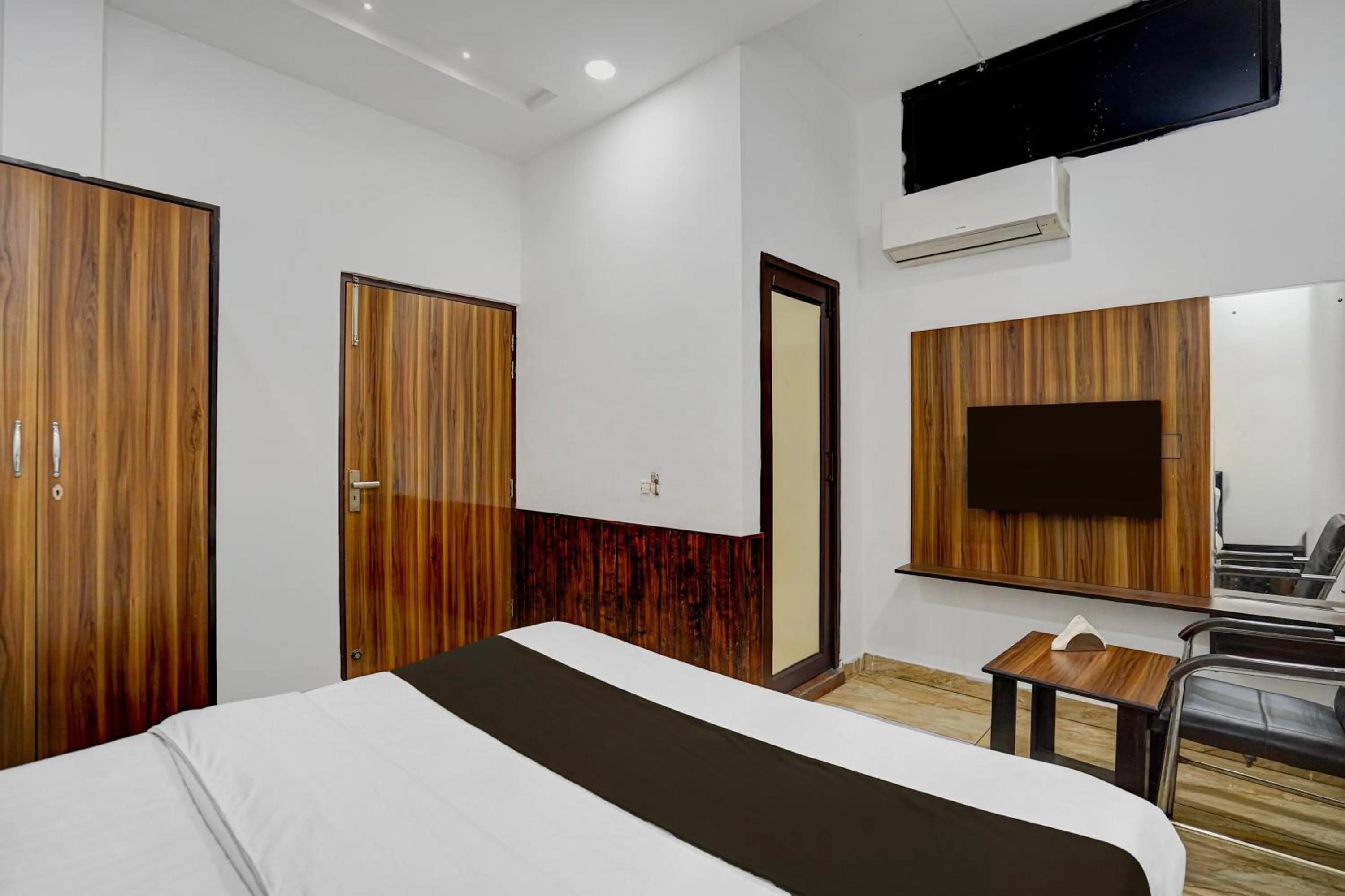 Bedroom, Bed in Hotel O Silver Arc Mall Ludhiana Formerly White Solitaire