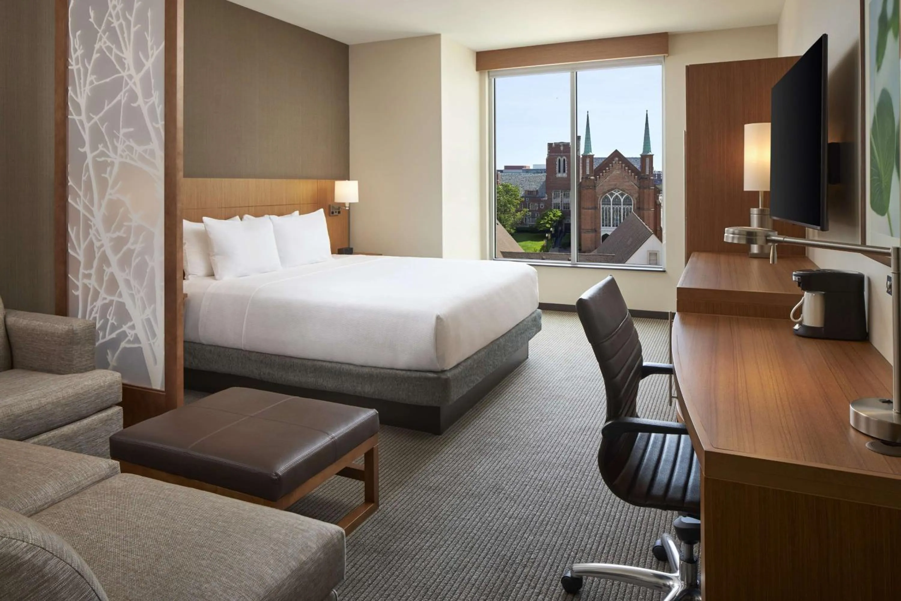 Photo of the whole room, Bed in Hyatt Place Evansville