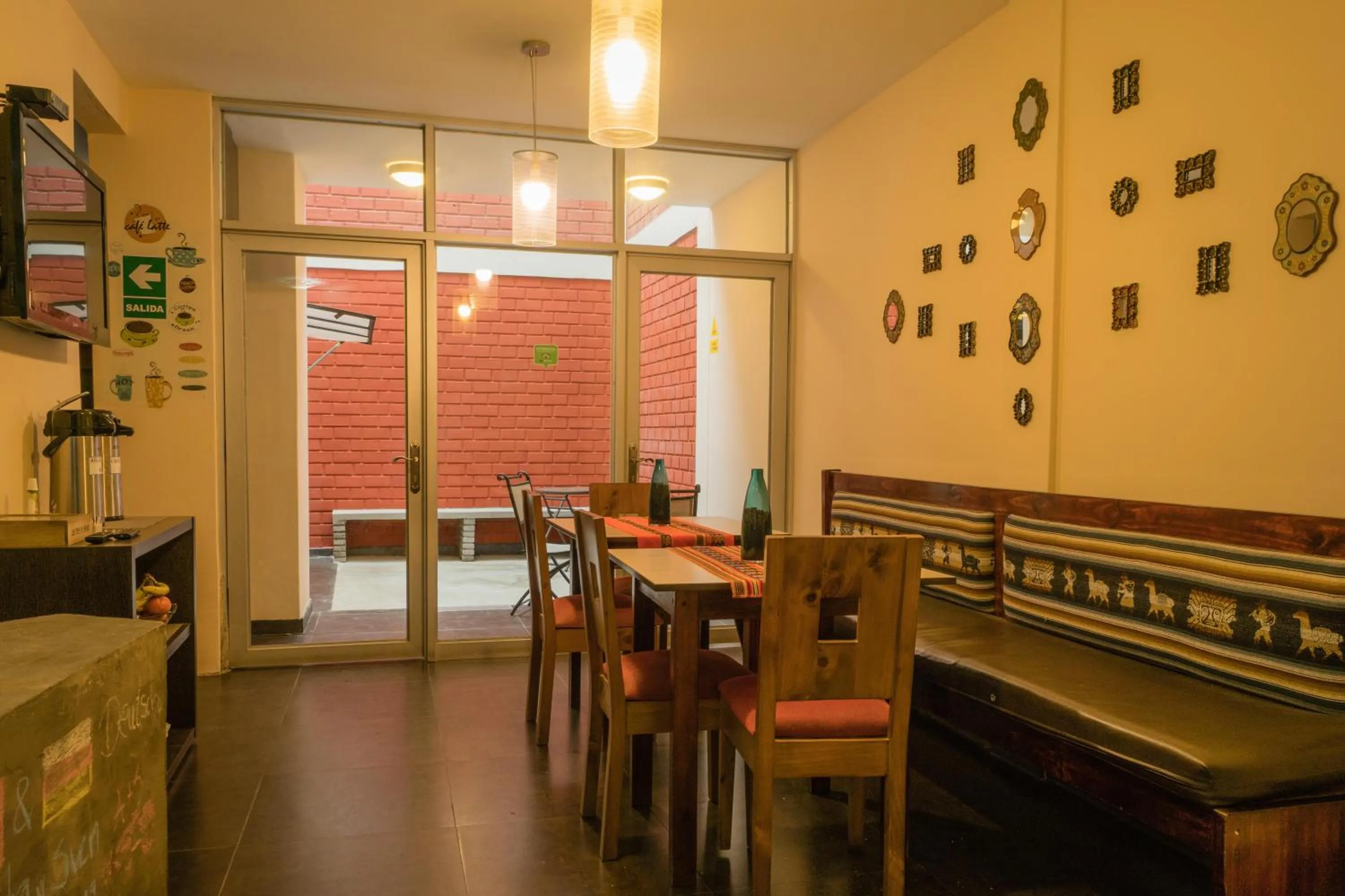 Restaurant/places to eat in B&B Wasi Airport Lima