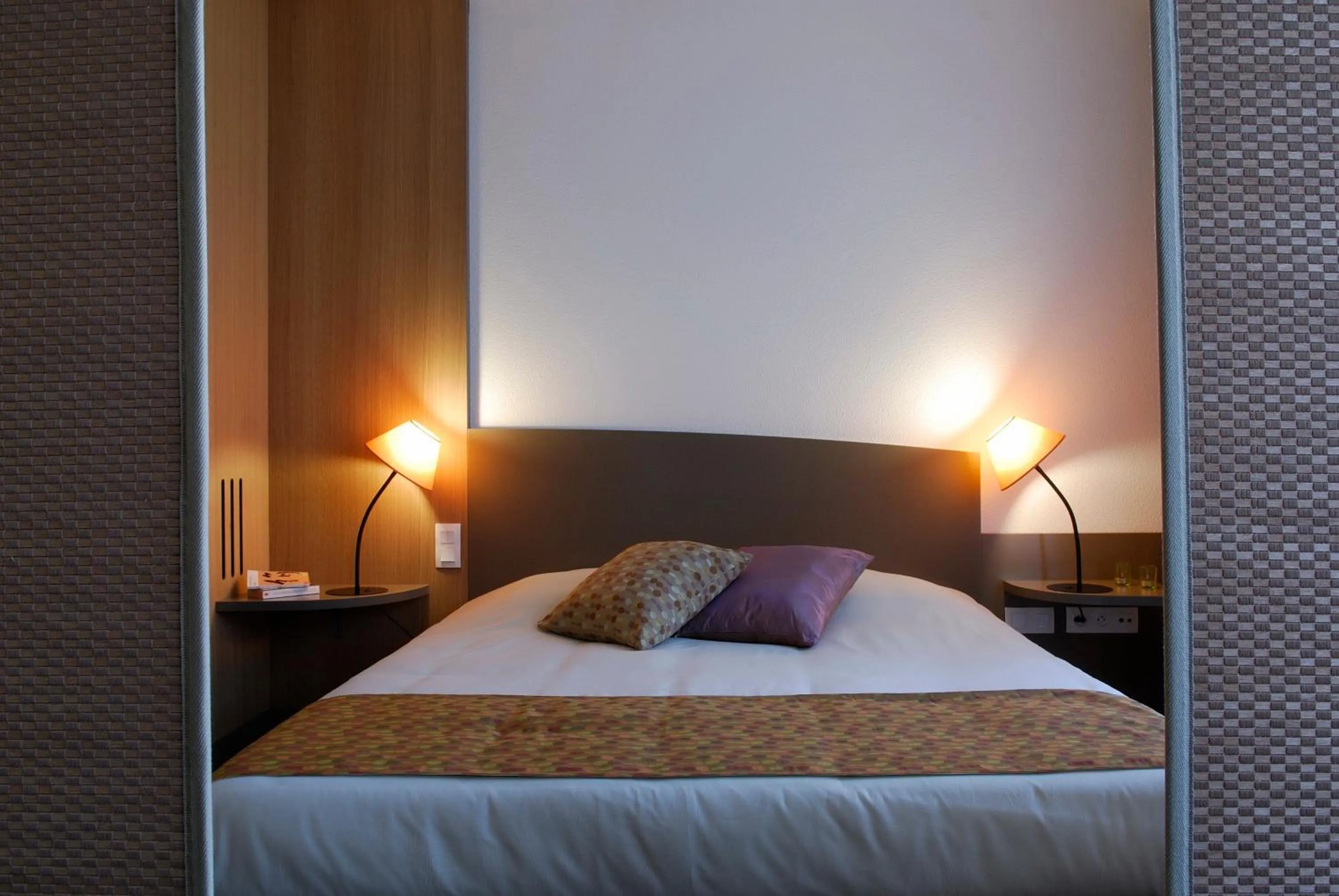 Bedroom, Bed in Aparthotel Adagio Bordeaux Centre Gambetta