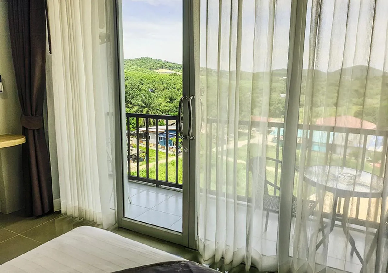 Mountain view, Bed in The Beach at Klong Muang