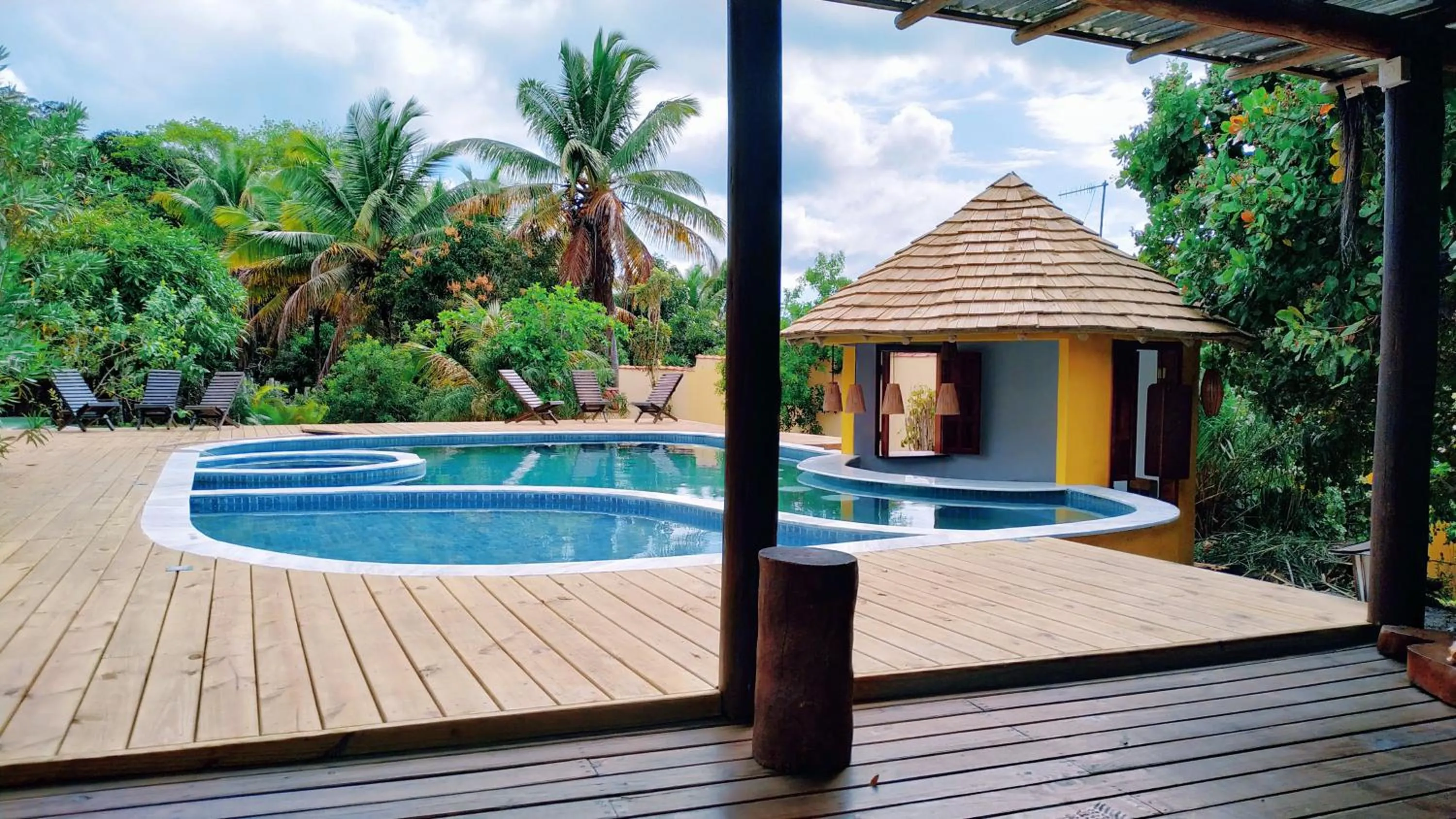 Pool view in Pousada Oceano