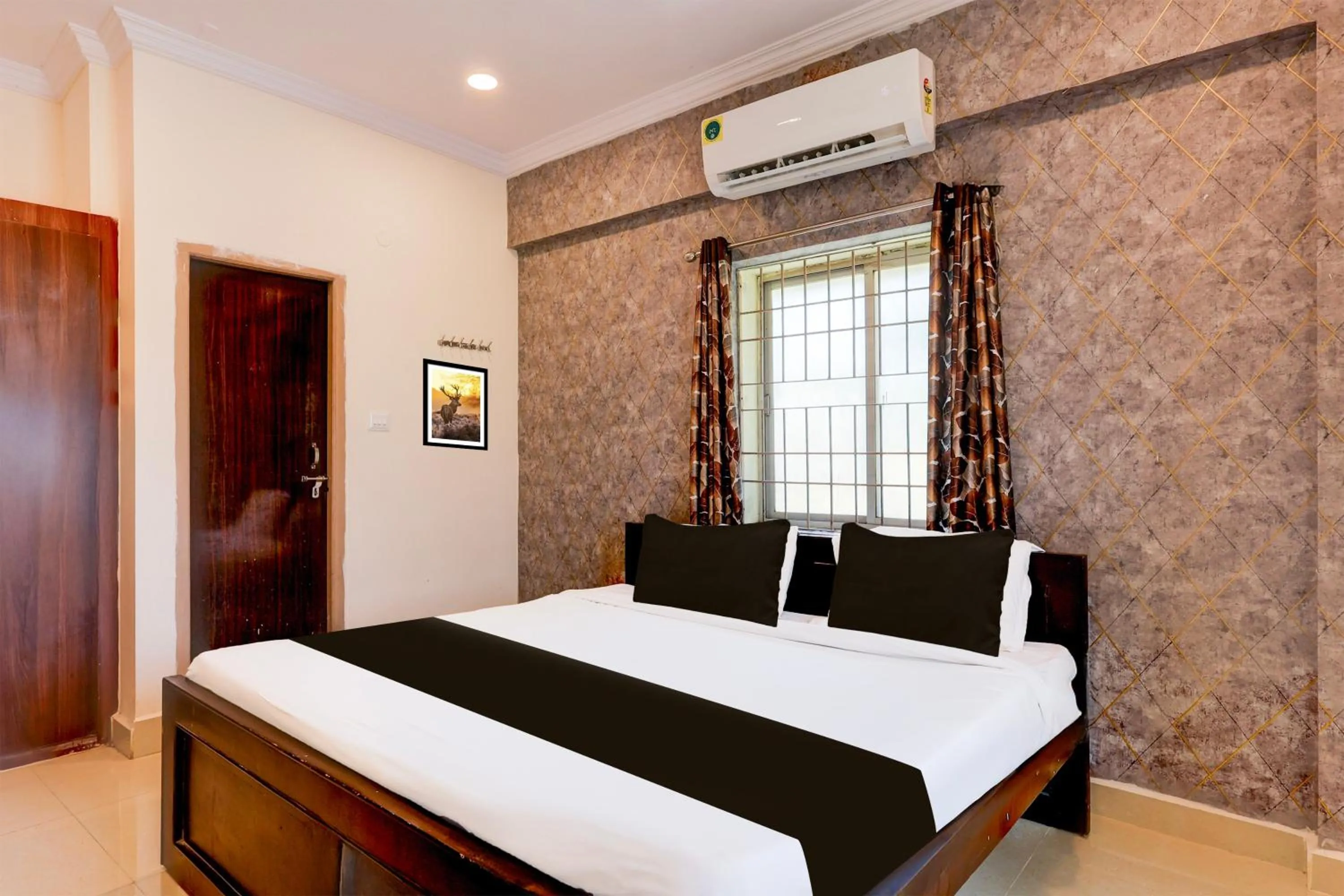 Bedroom, Bed in Hotel O Sai Nivas