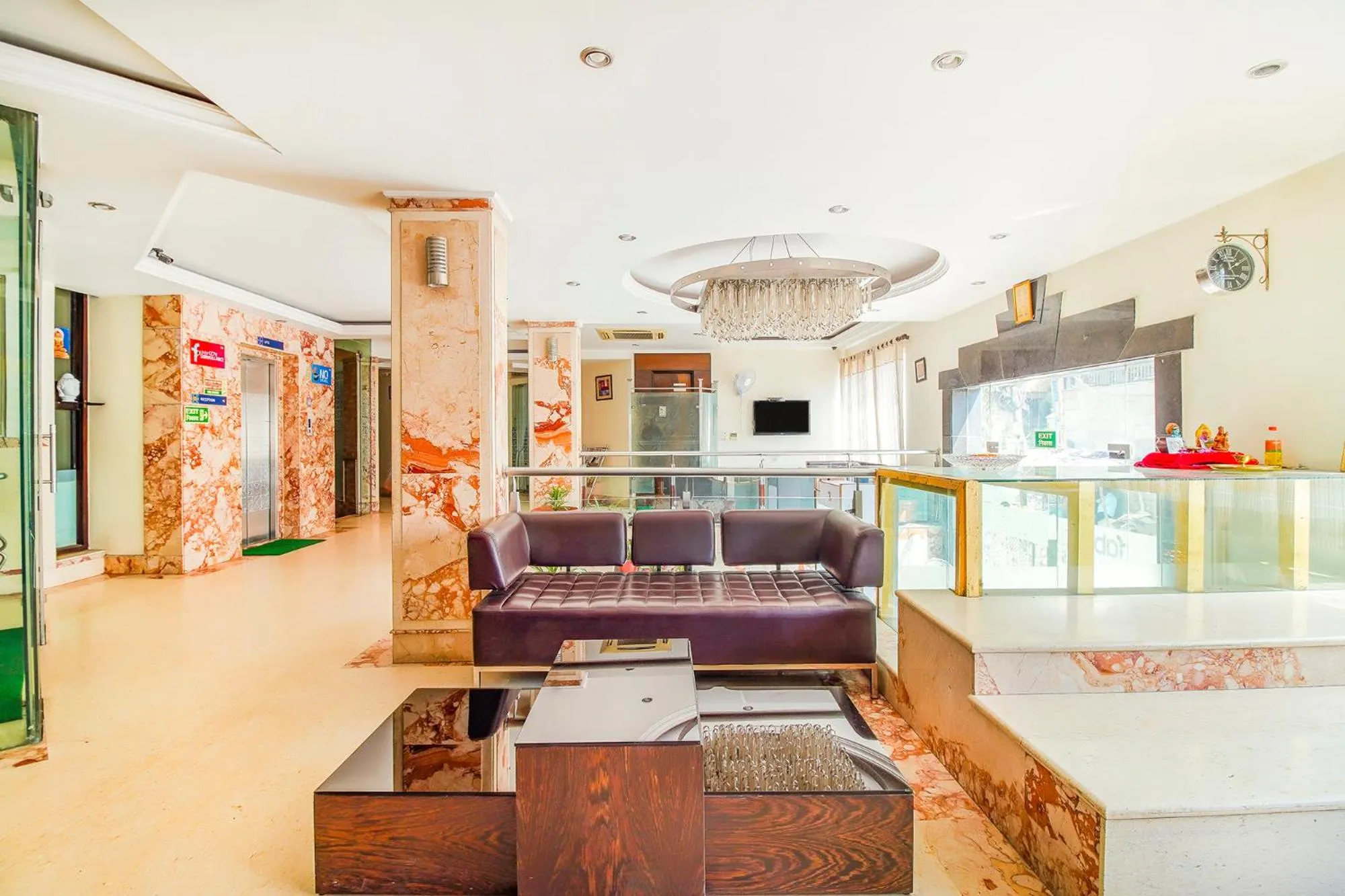 Lobby or reception in FabHotel Marble Arch Karol Bagh