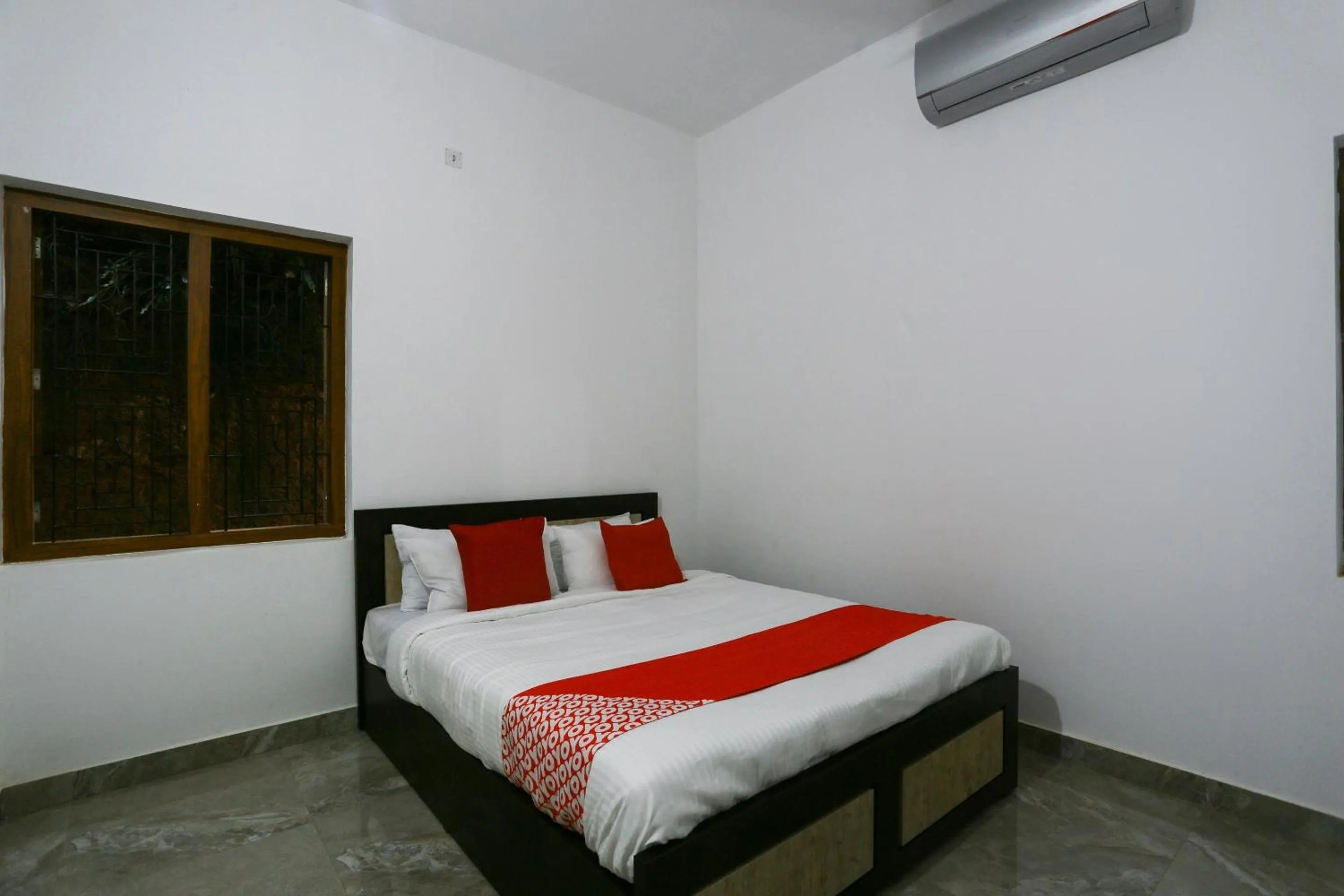Bedroom, Bed in Hotel O Al Ameen Residency