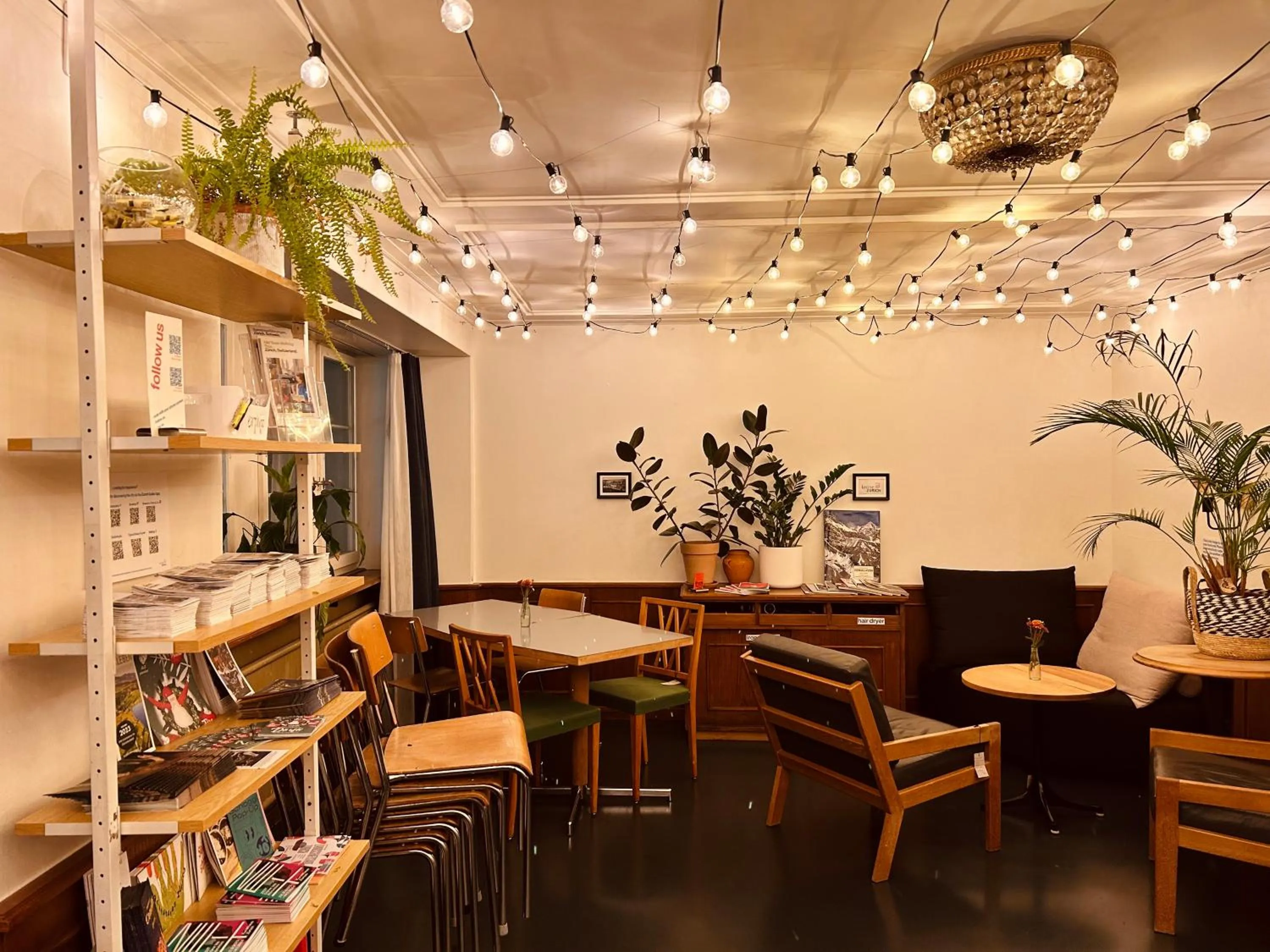 Restaurant/places to eat in Pop Up Hotel Krone Zürich