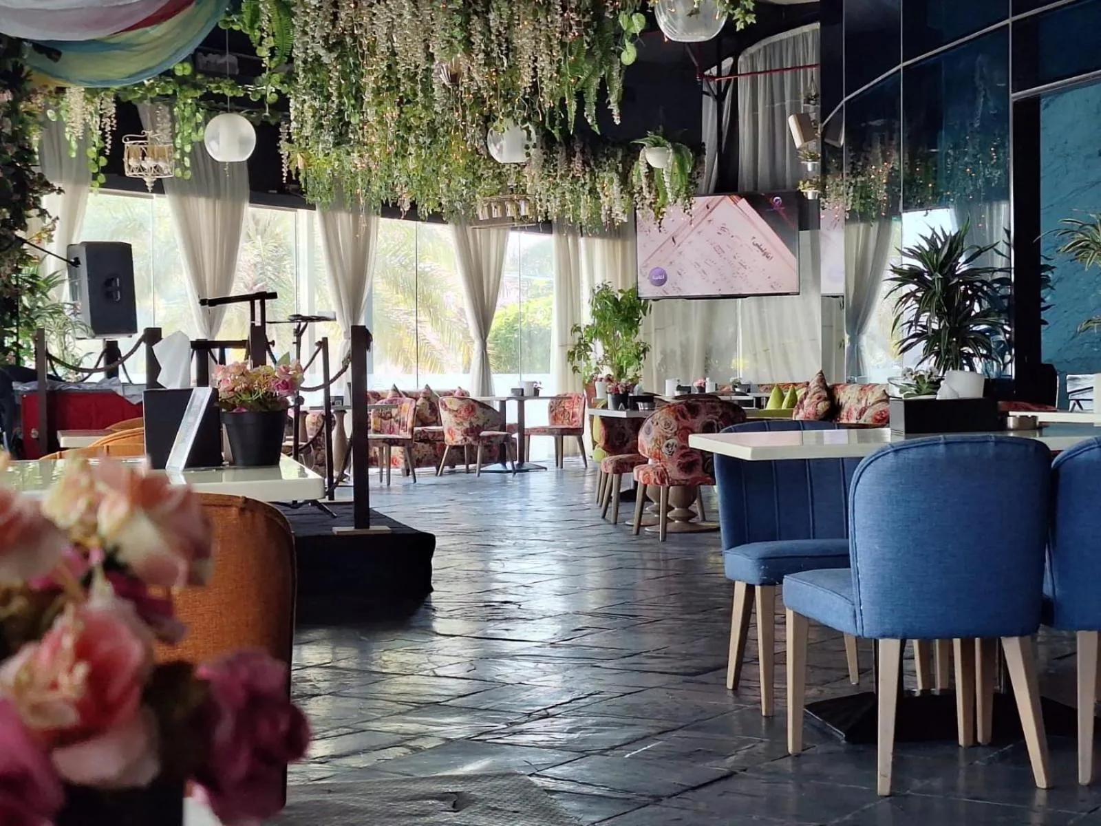 Restaurant/places to eat in Ramee Grand Hotel And Spa