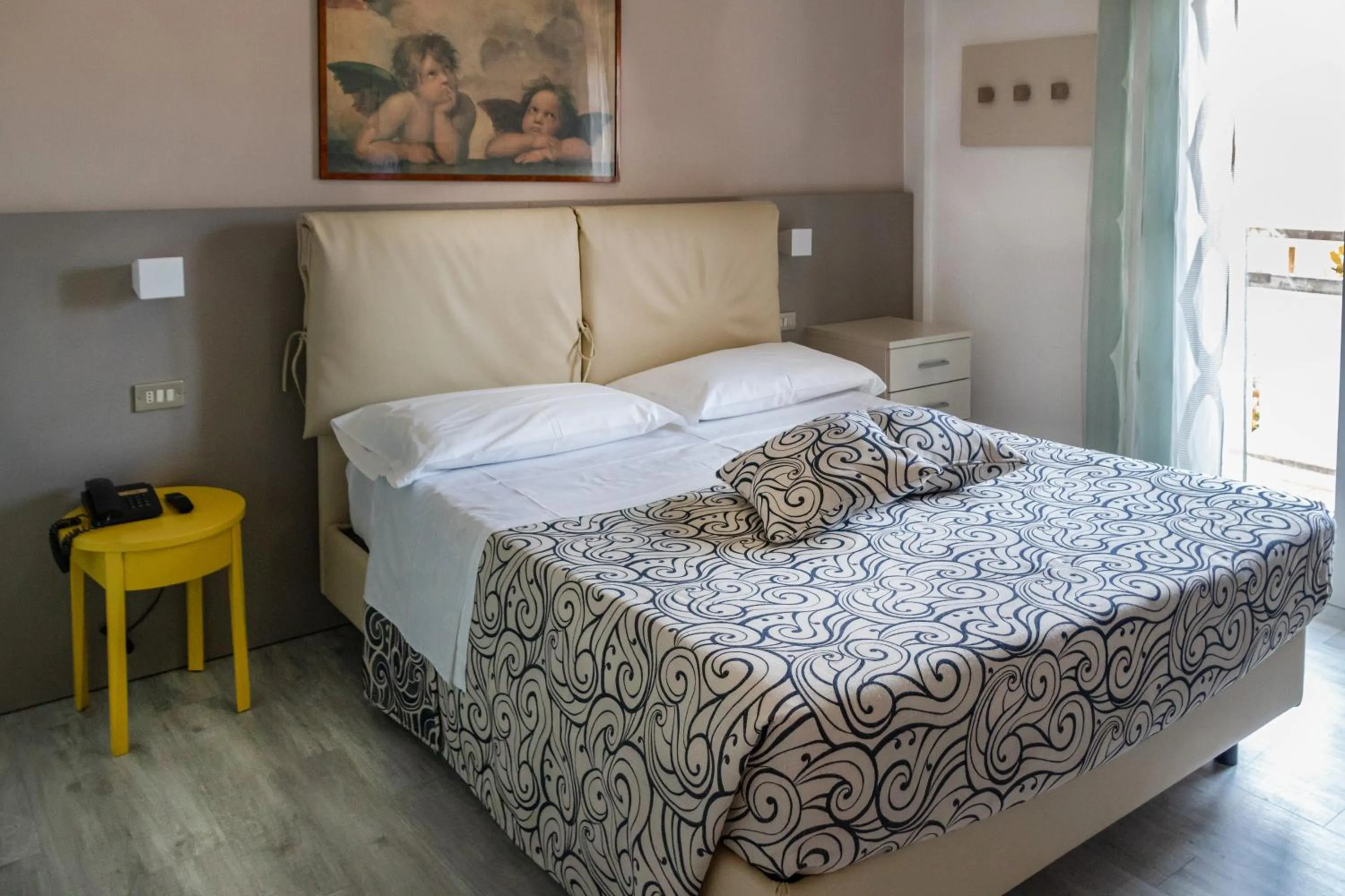 Photo of the whole room in Hotel Boston