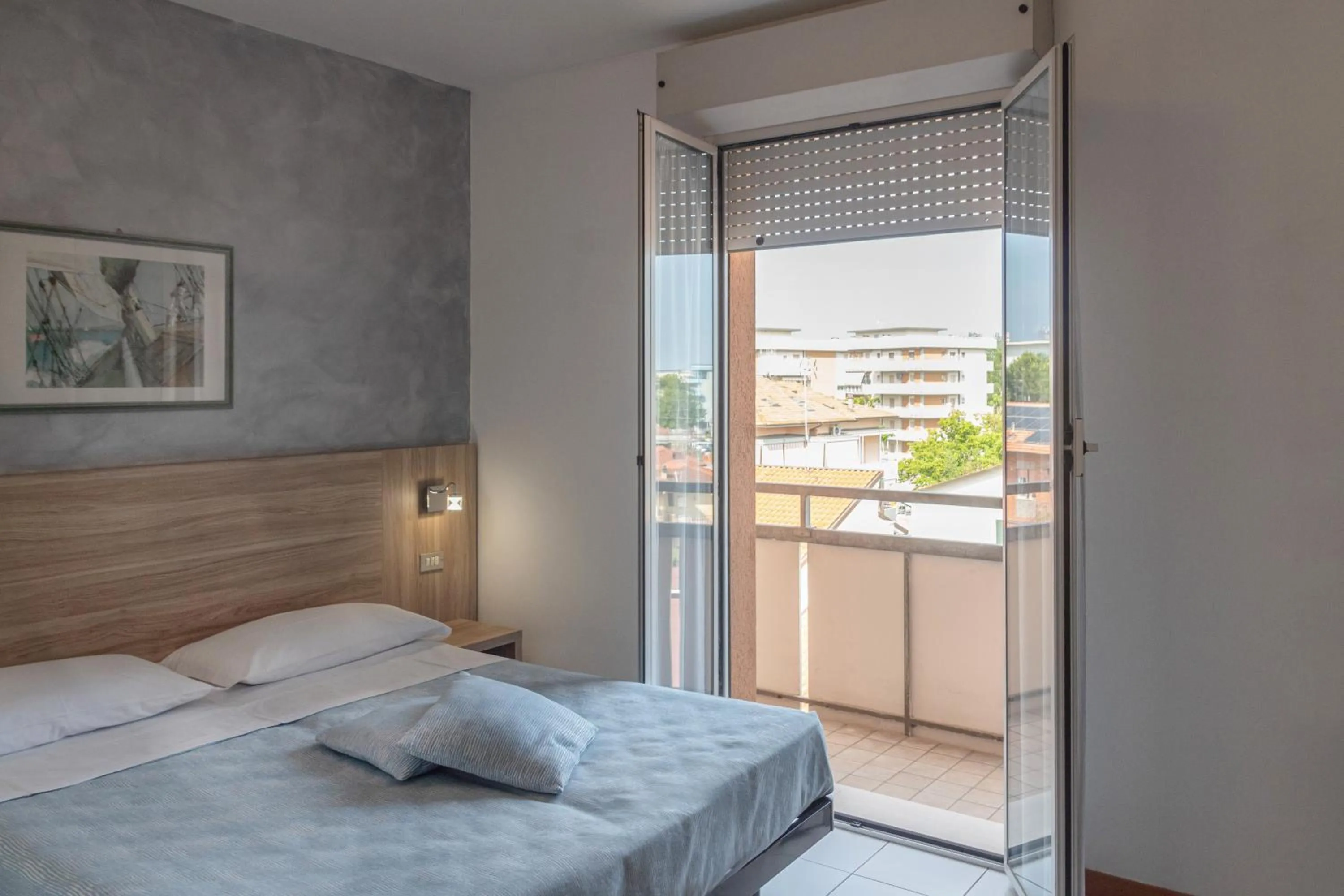 Photo of the whole room in Hotel Boston